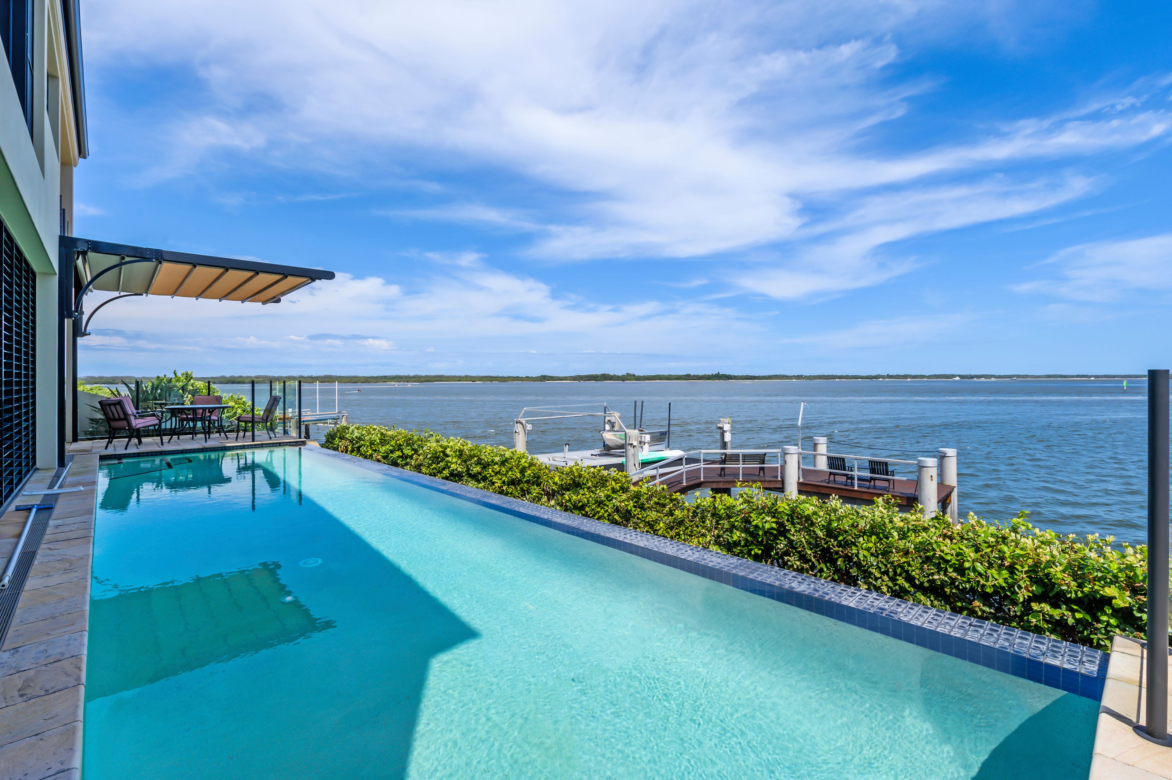 27 King Arthurs Court, Sovereign Islands QLD 4216