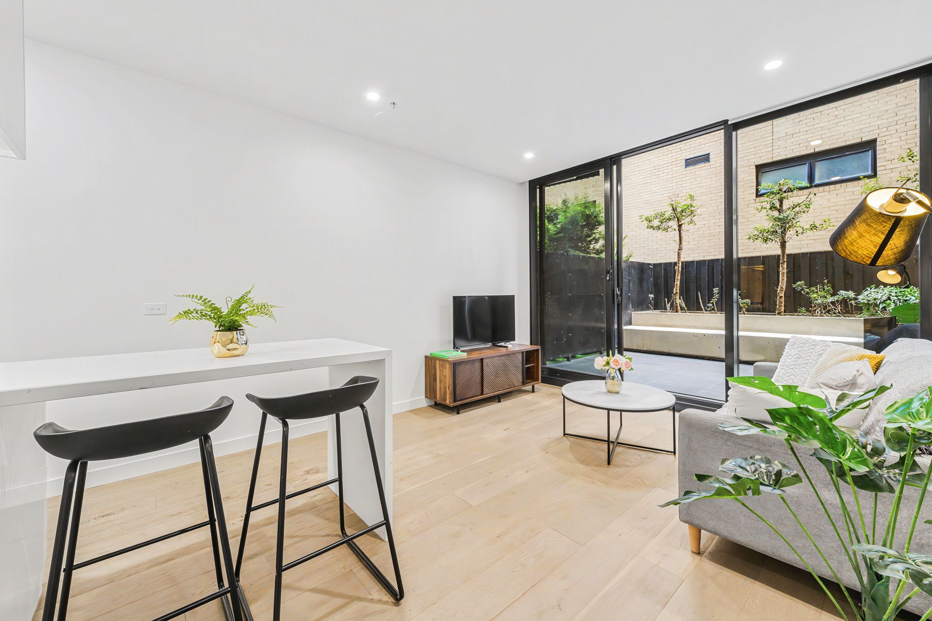 G03/15 Irving Avenue — photo 3 of 10