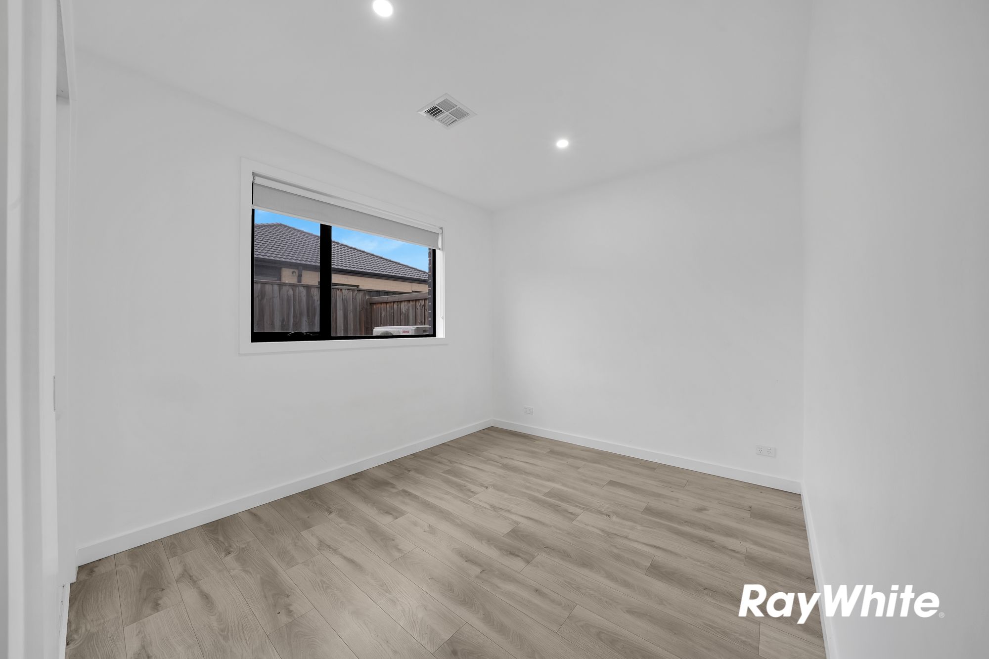 24 Byron Street — photo 12 of 19