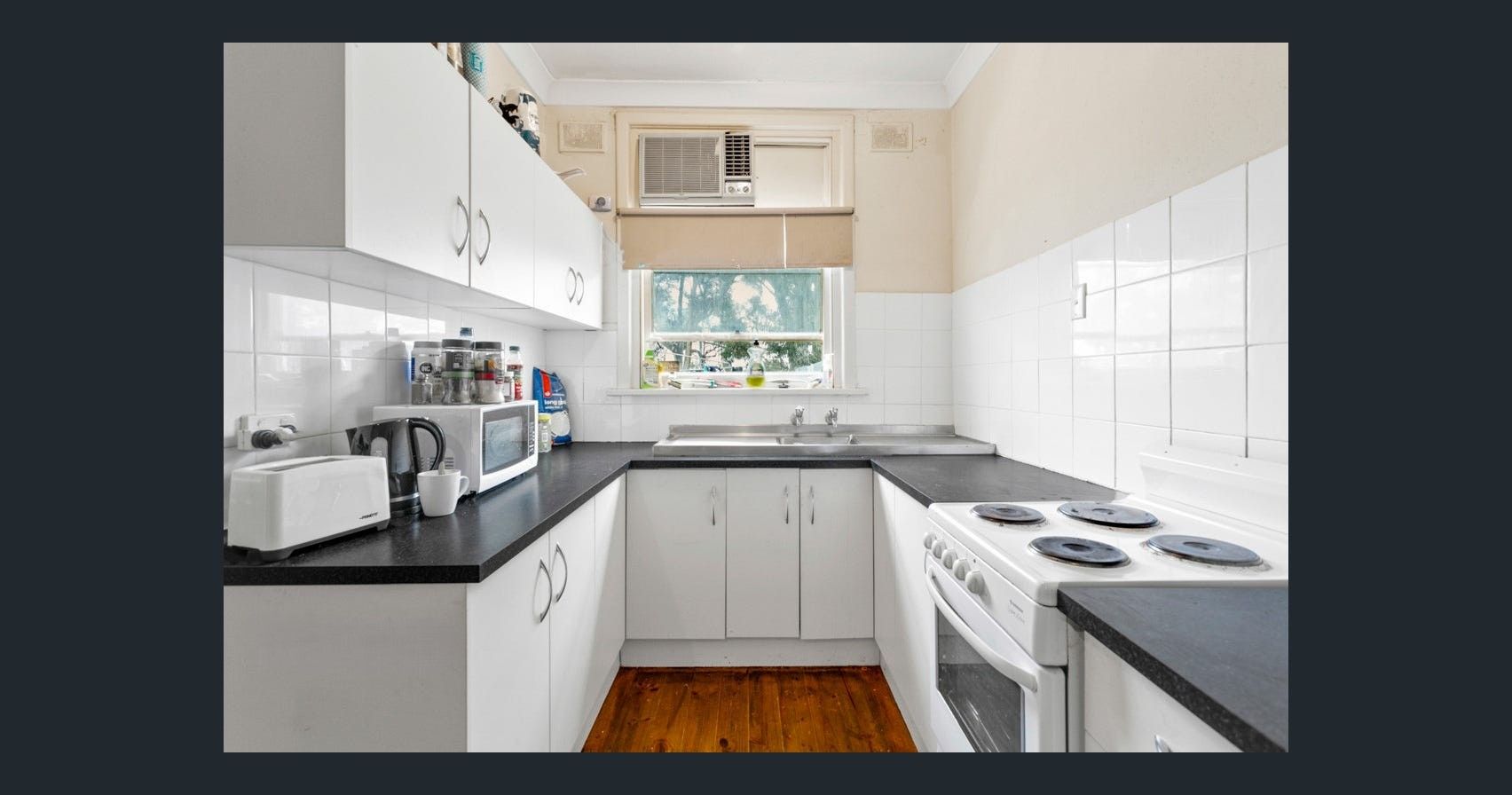 25 Donnington Road — photo 4 of 8
