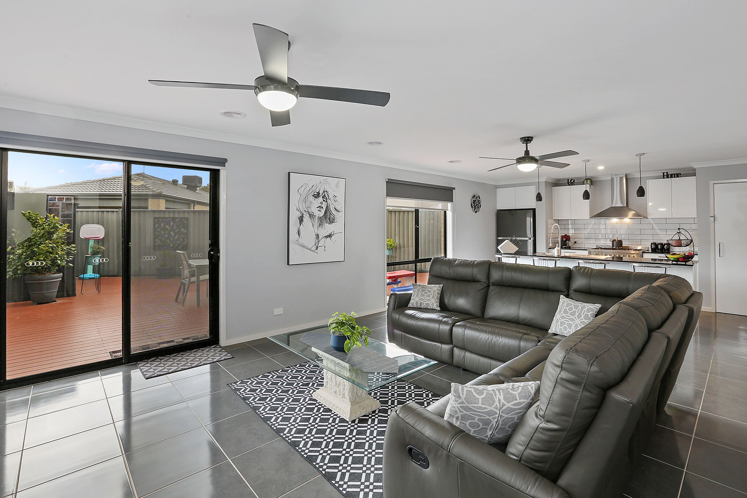 8 Eastlakes Boulevard, Lara, VIC 3212