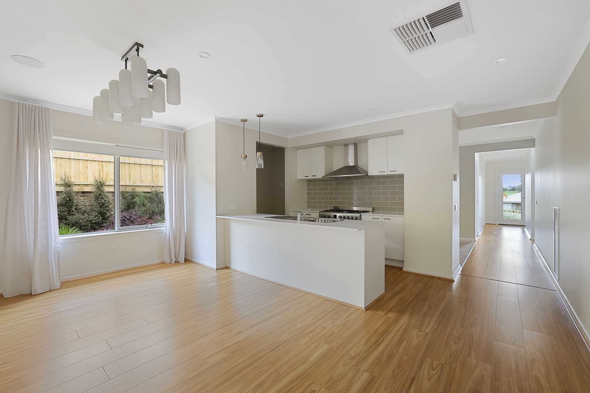 18 Illawarra Boulevard — photo 3 of 30