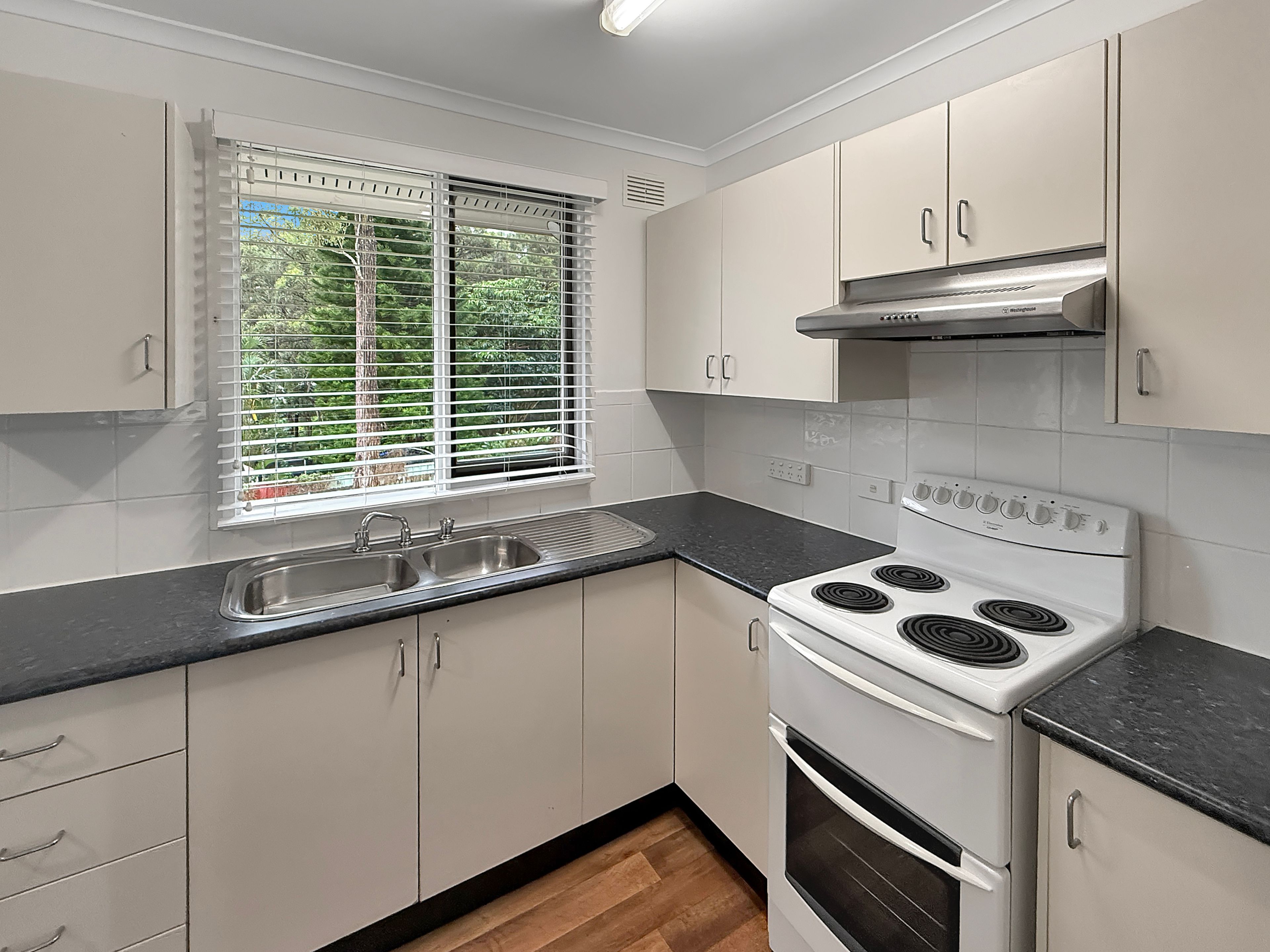 21 Middle Point Road, Bolton Point, NSW 2283