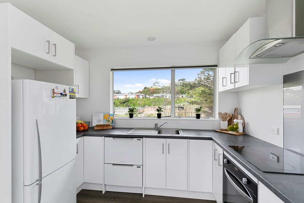18b Robert Street, Newlands, Wellington City