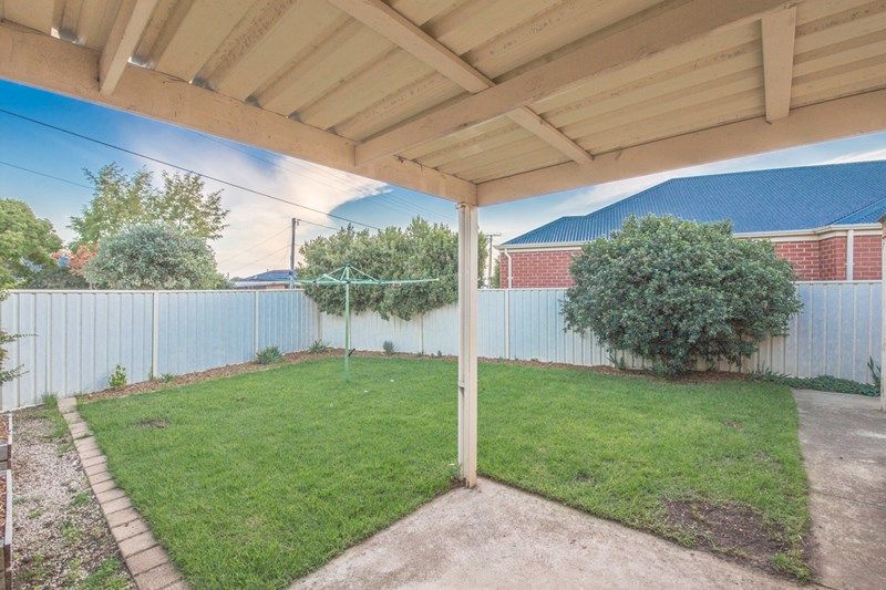 21 Birdwood Road — photo 11 of 13
