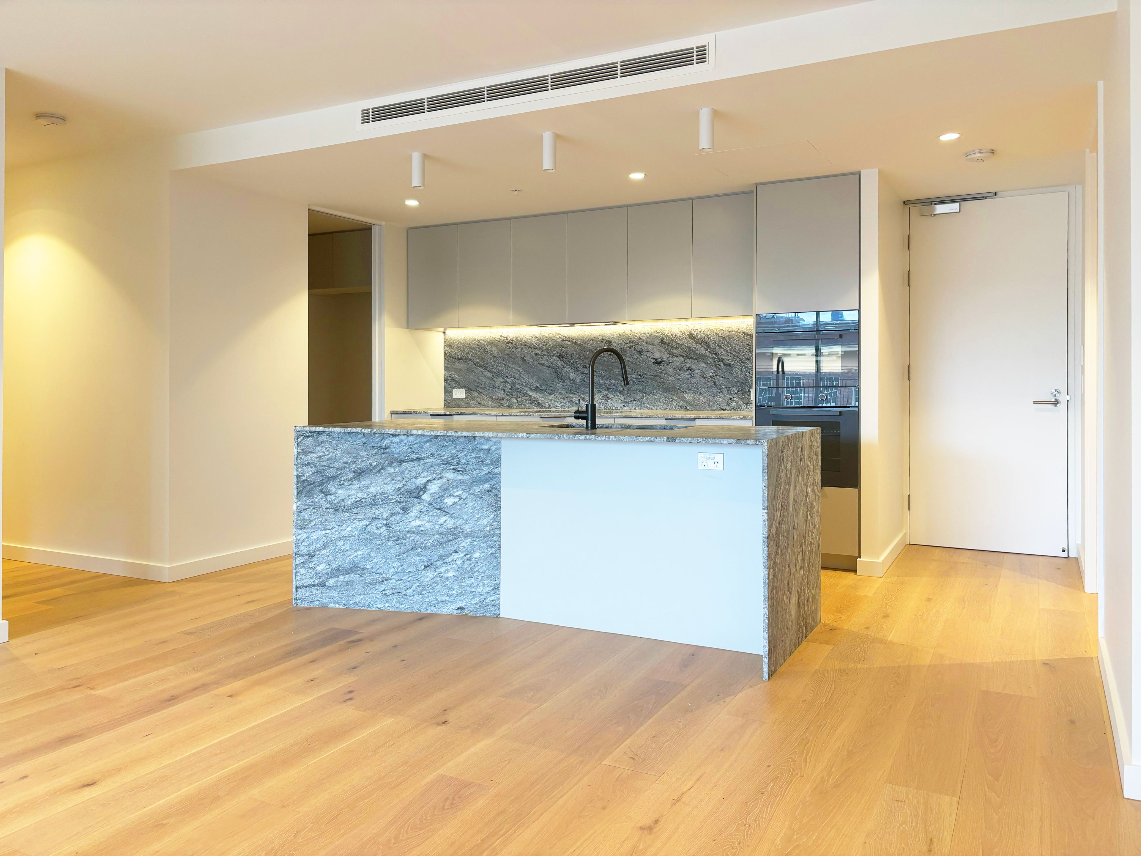 305/7 Weightman Street — photo 8 of 27
