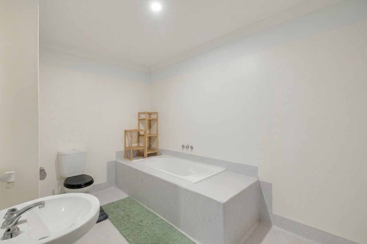 37 Vanessa Crescent — photo 6 of 11