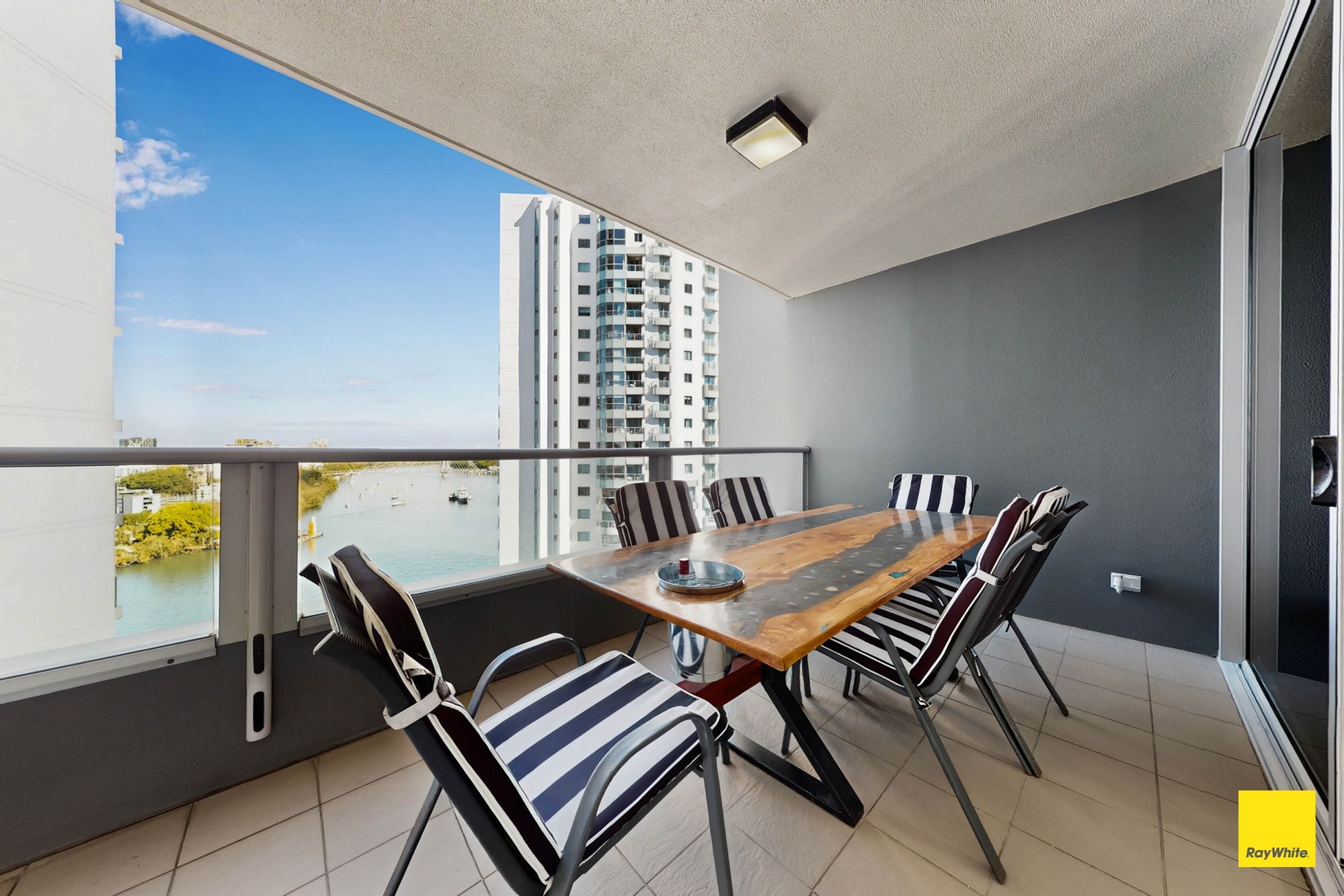 164/30 Macrossan Street — photo 3 of 15