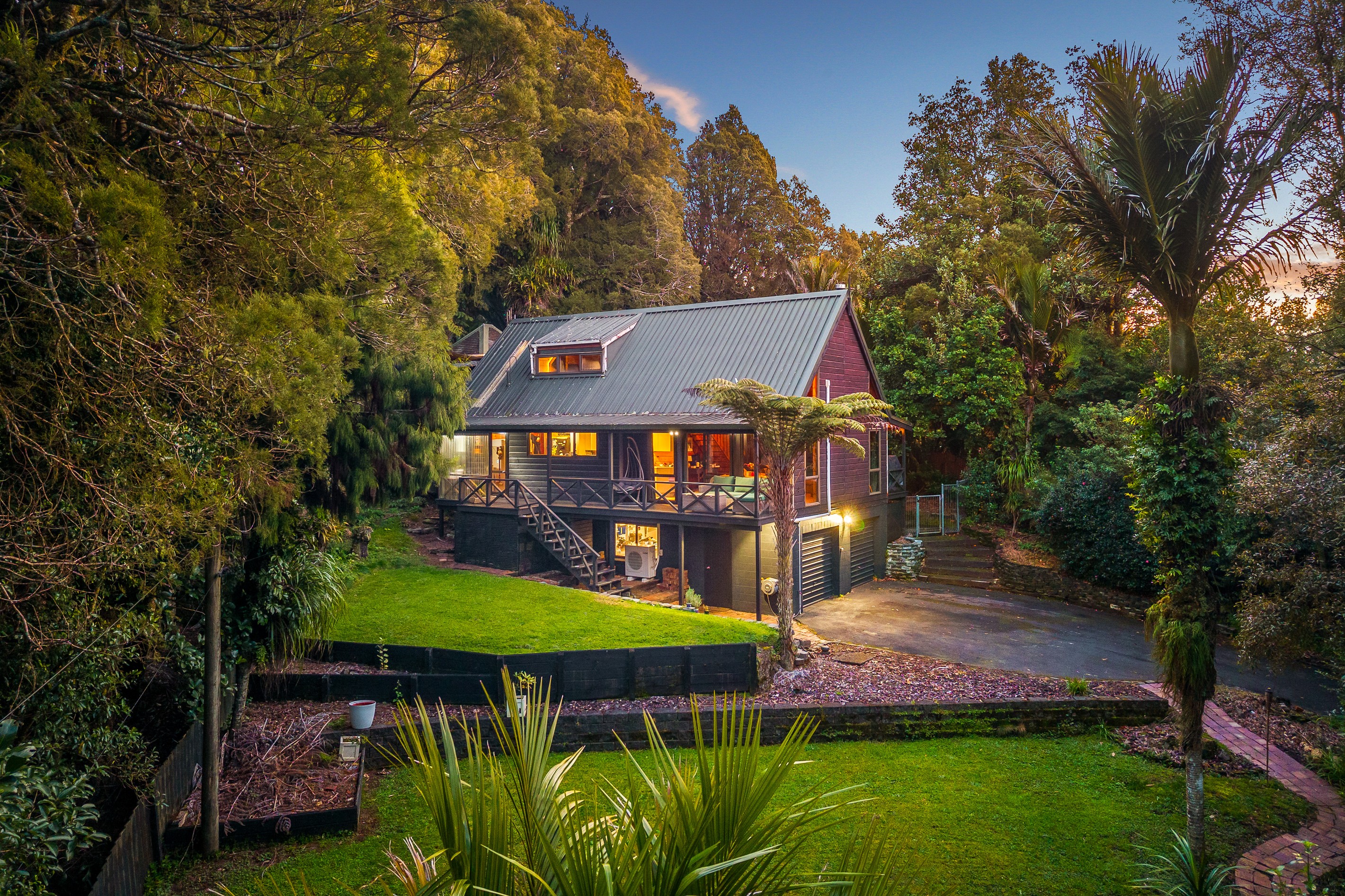 566 Scenic Drive, Waiatarua, Waitakere City