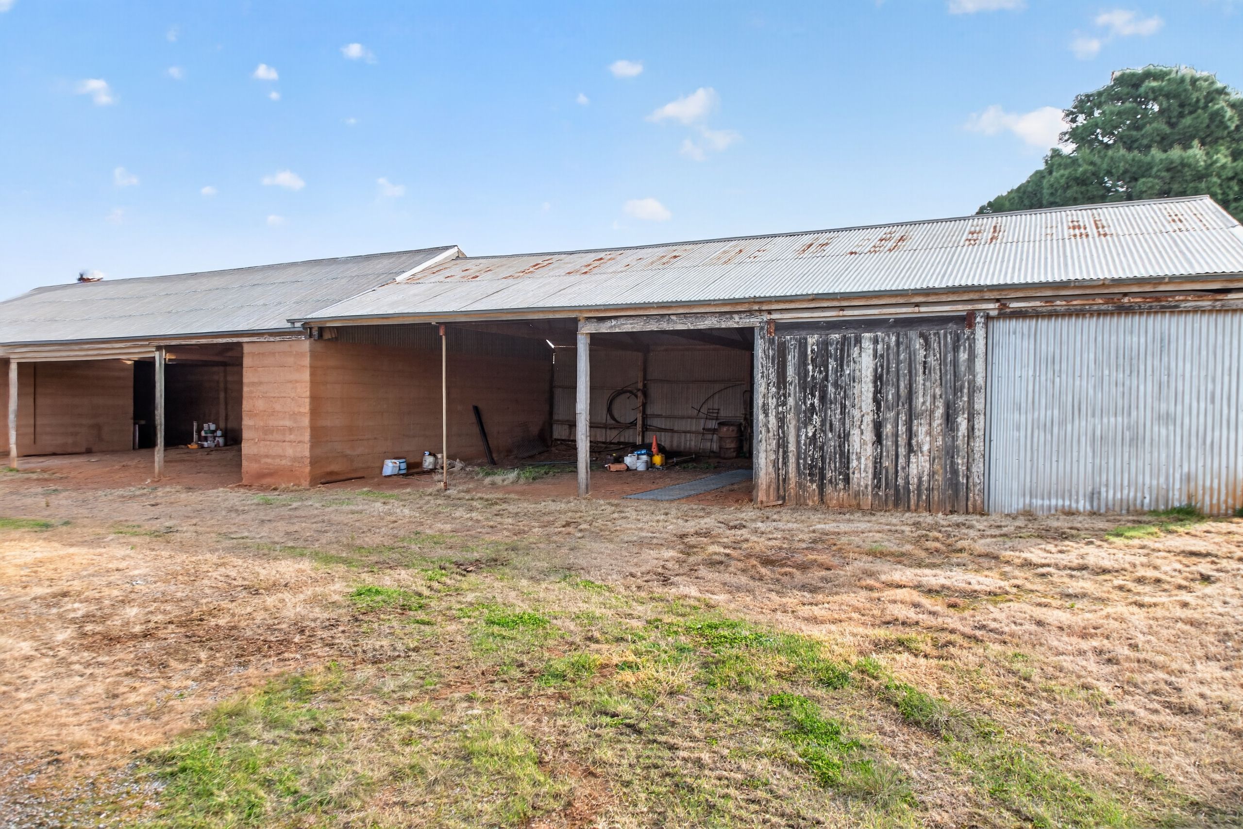 'Glen's' Cattle Station Road — photo 13 of 15