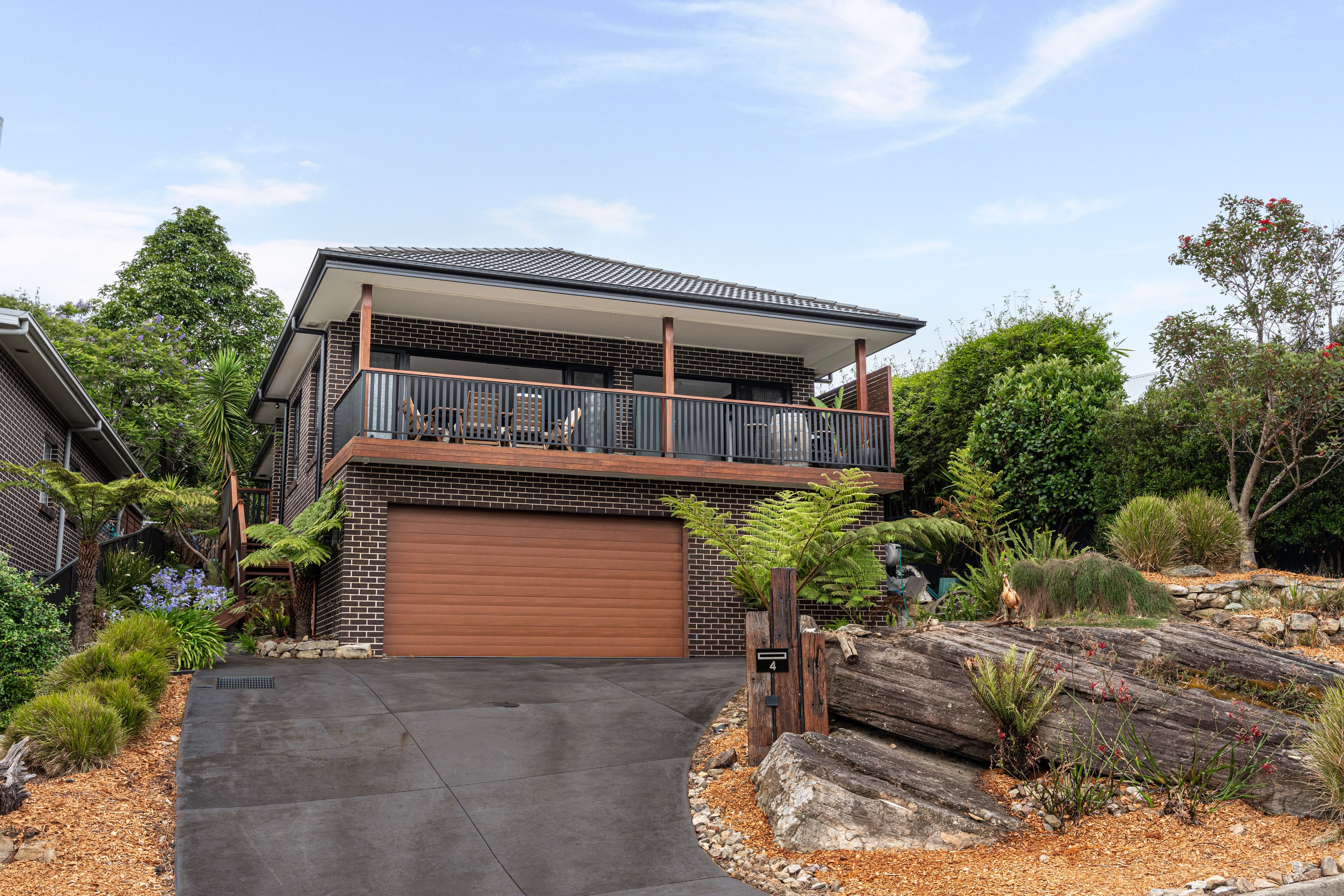 4 The Crescent, Helensburgh NSW 2508