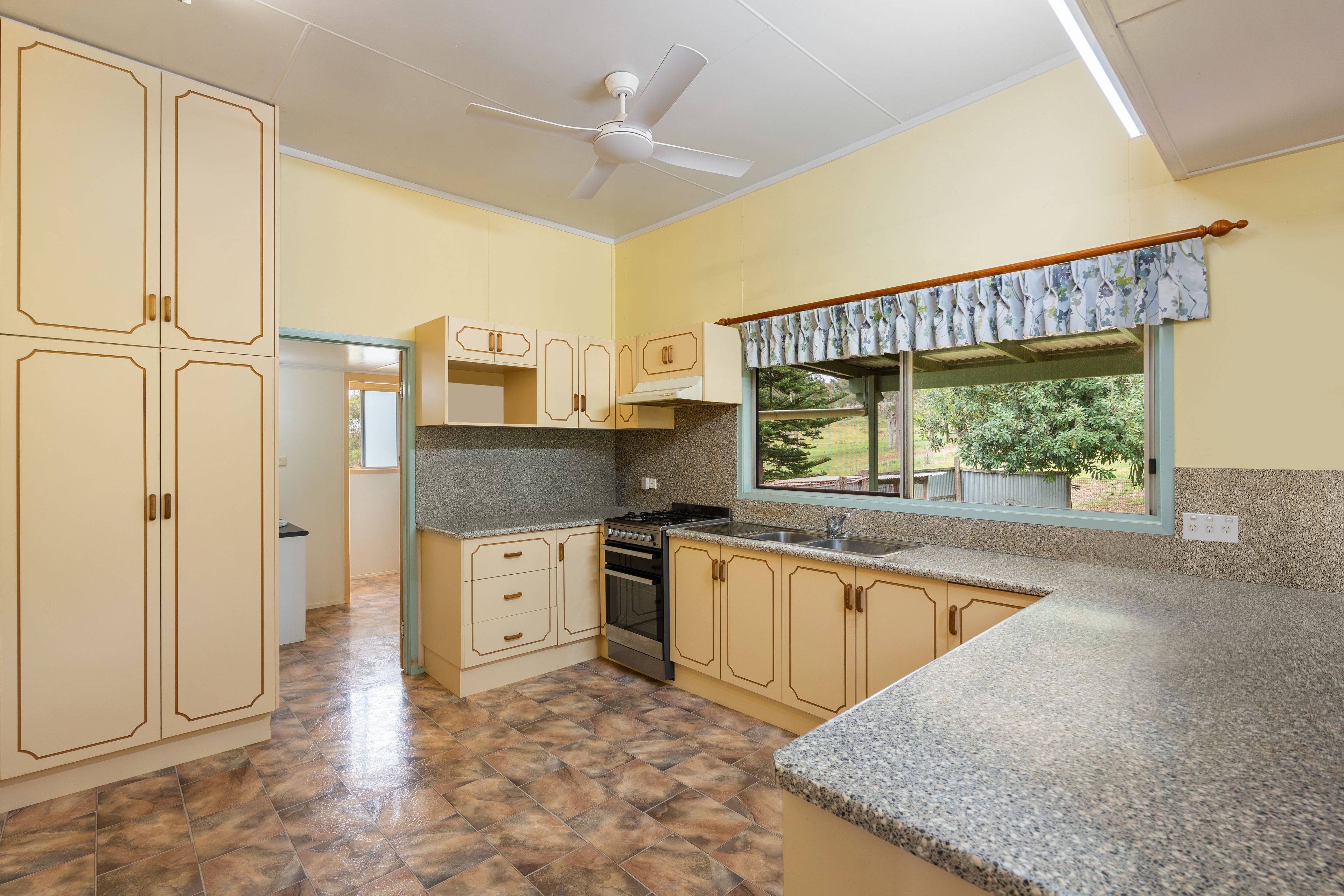 203 Collingwood Road, Hampton, QLD 4352