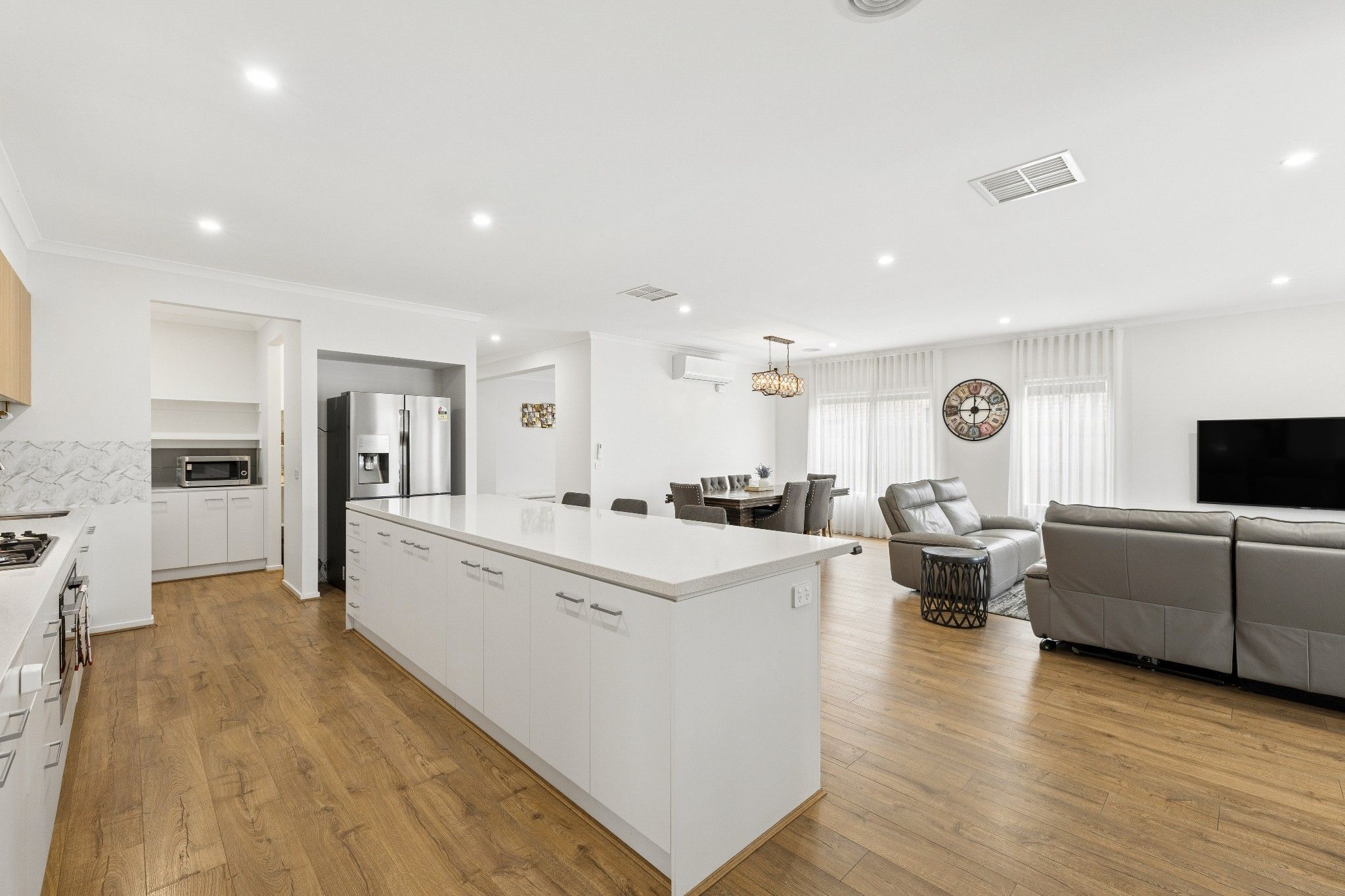 8 Lenigas Crescent — photo 11 of 30