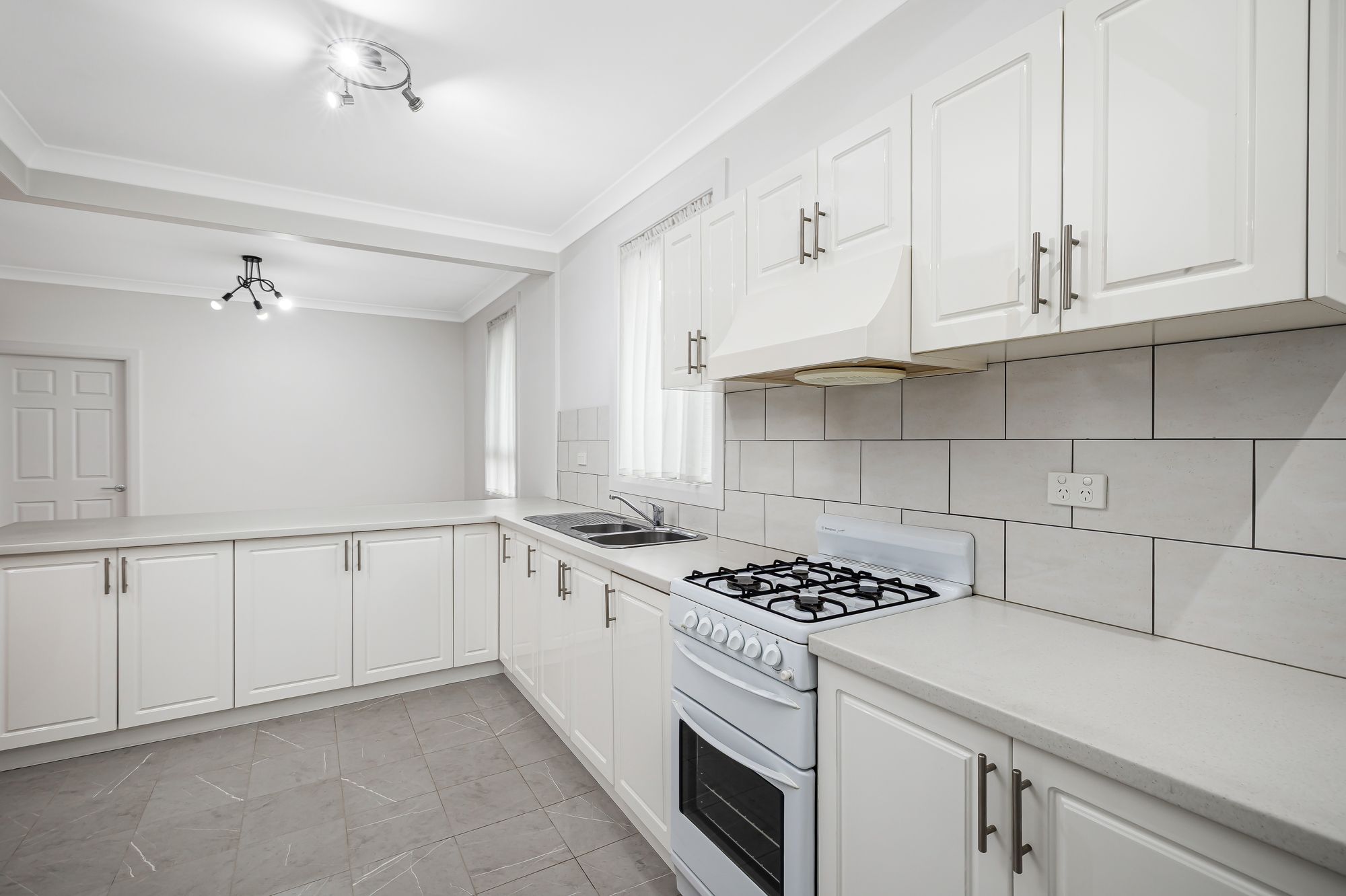 32 Primrose Avenue — photo 4 of 10