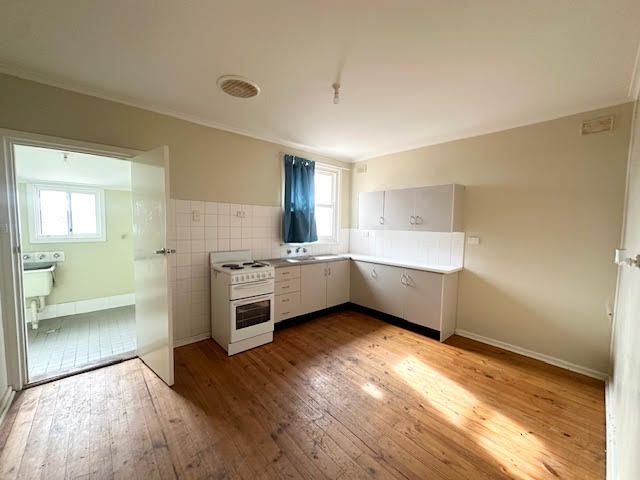 26 Murphy Crescent — photo 3 of 9