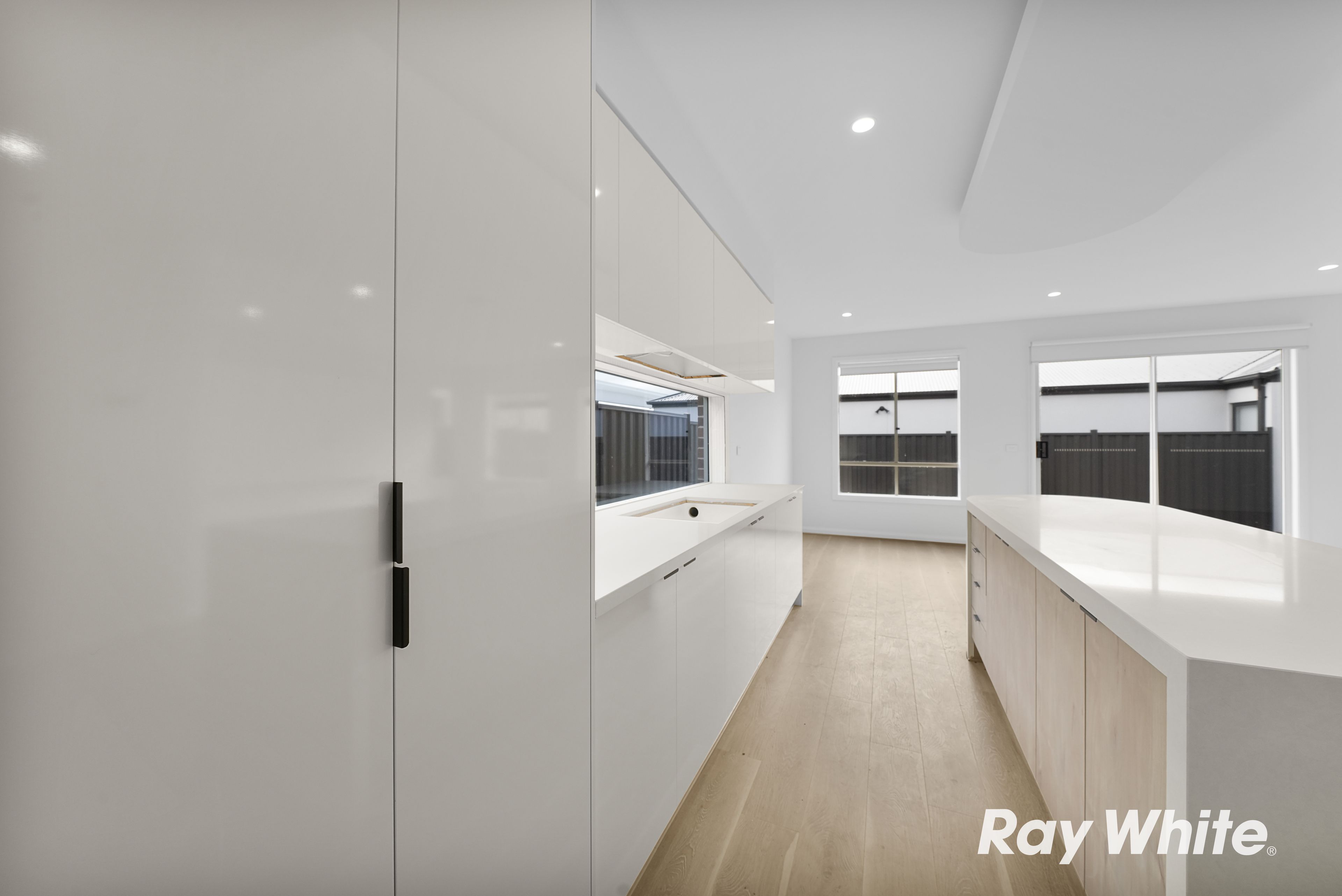 4 SYLVESTRIS Drive — photo 6 of 22