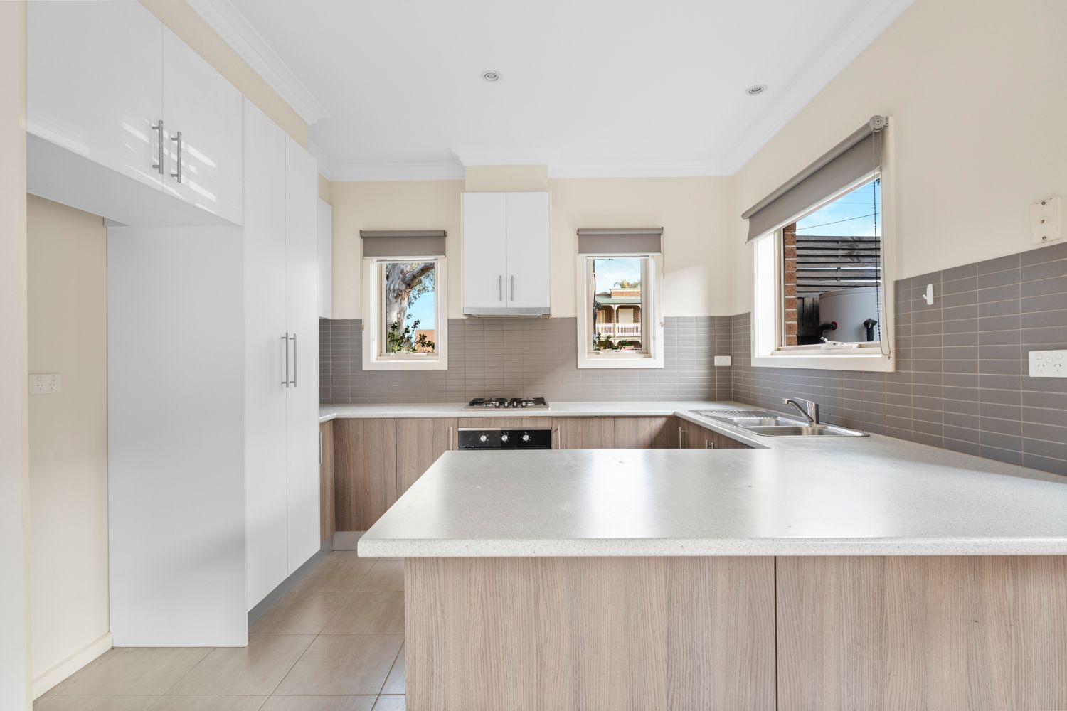 2/1 Nirvana Drive, South Morang, VIC 3752