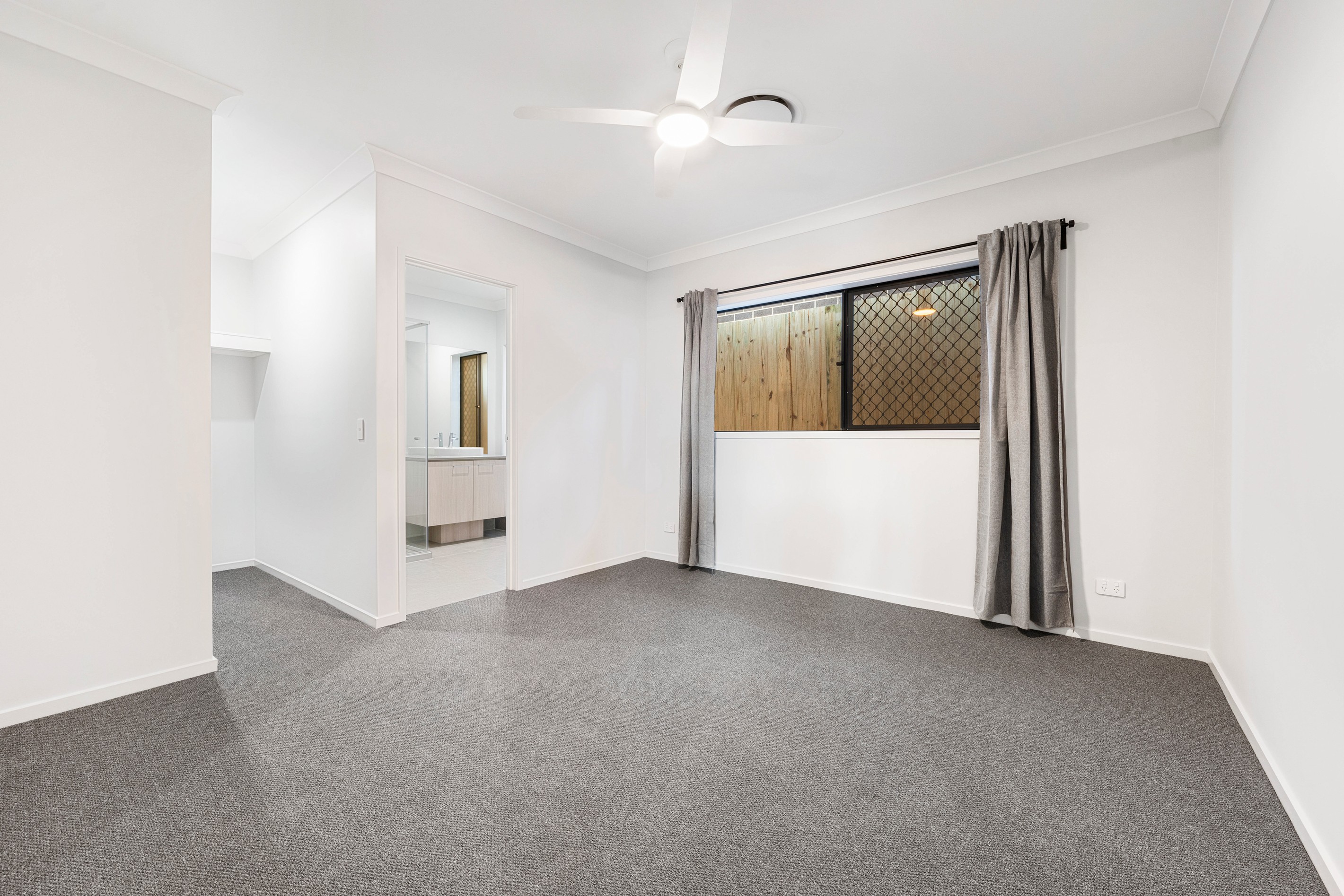 10 Galaxy Street, FLAGSTONE, QLD 4280