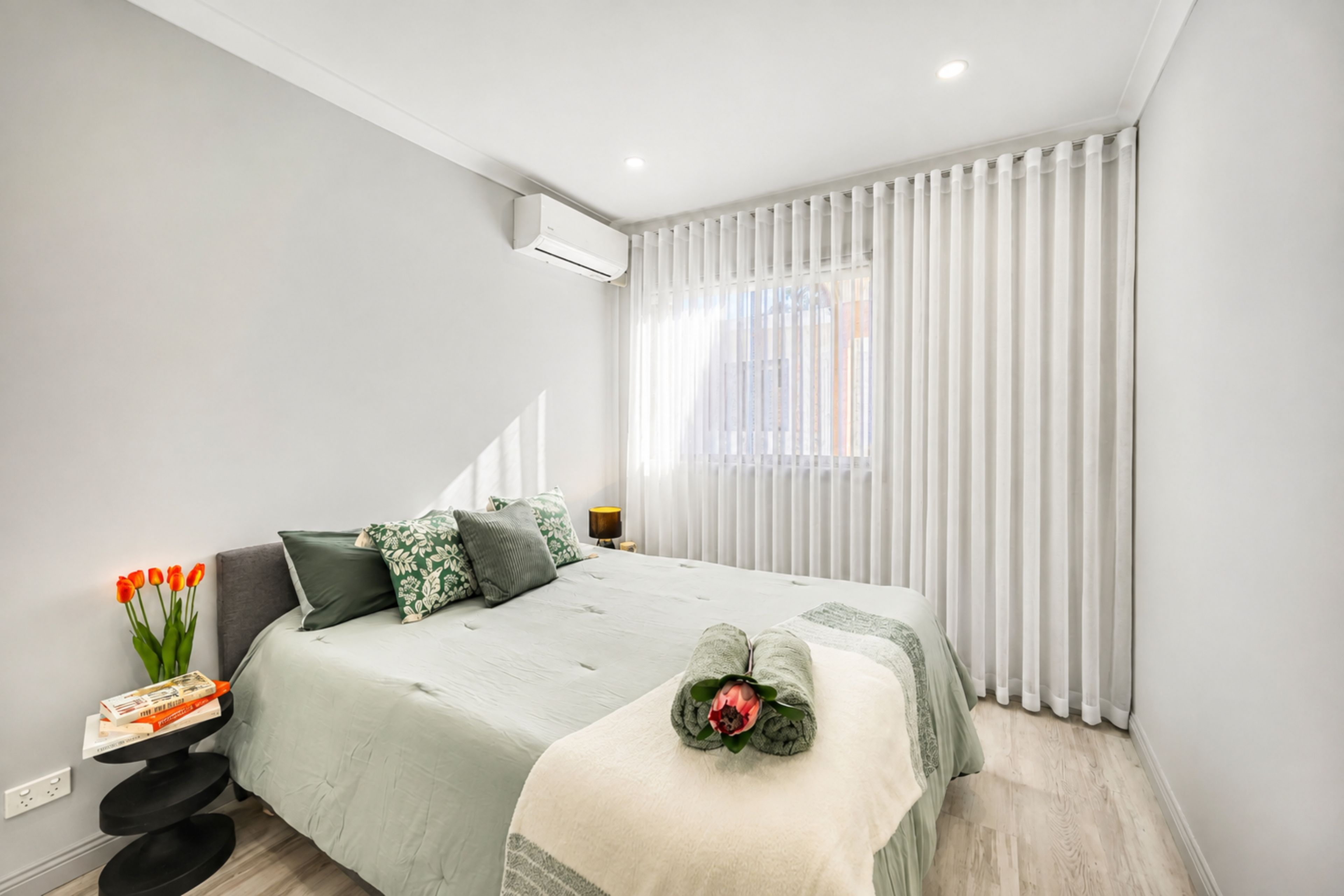 215 Dundas Street — photo 6 of 15