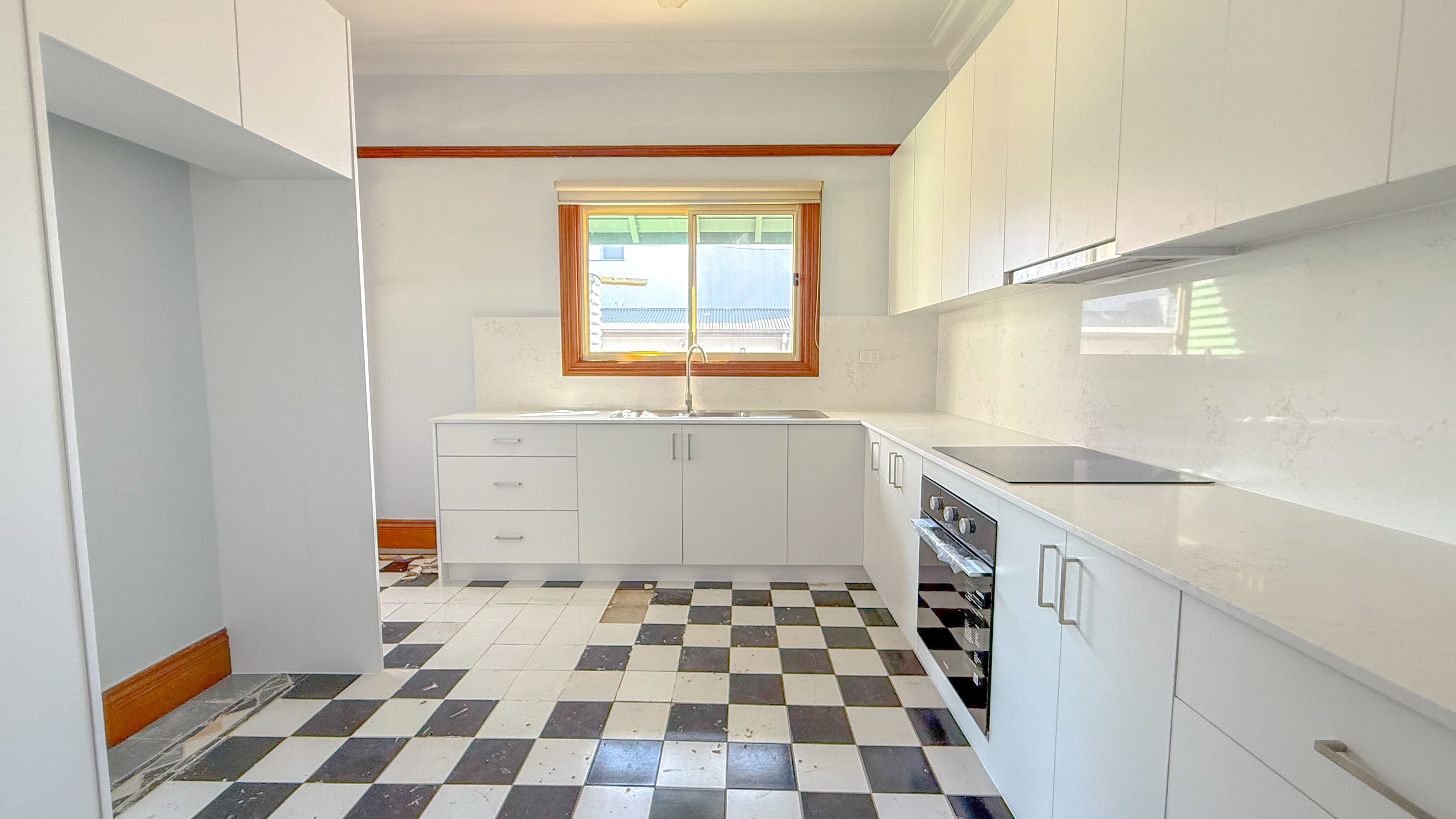 124 Orchardleigh Street — photo 3 of 8