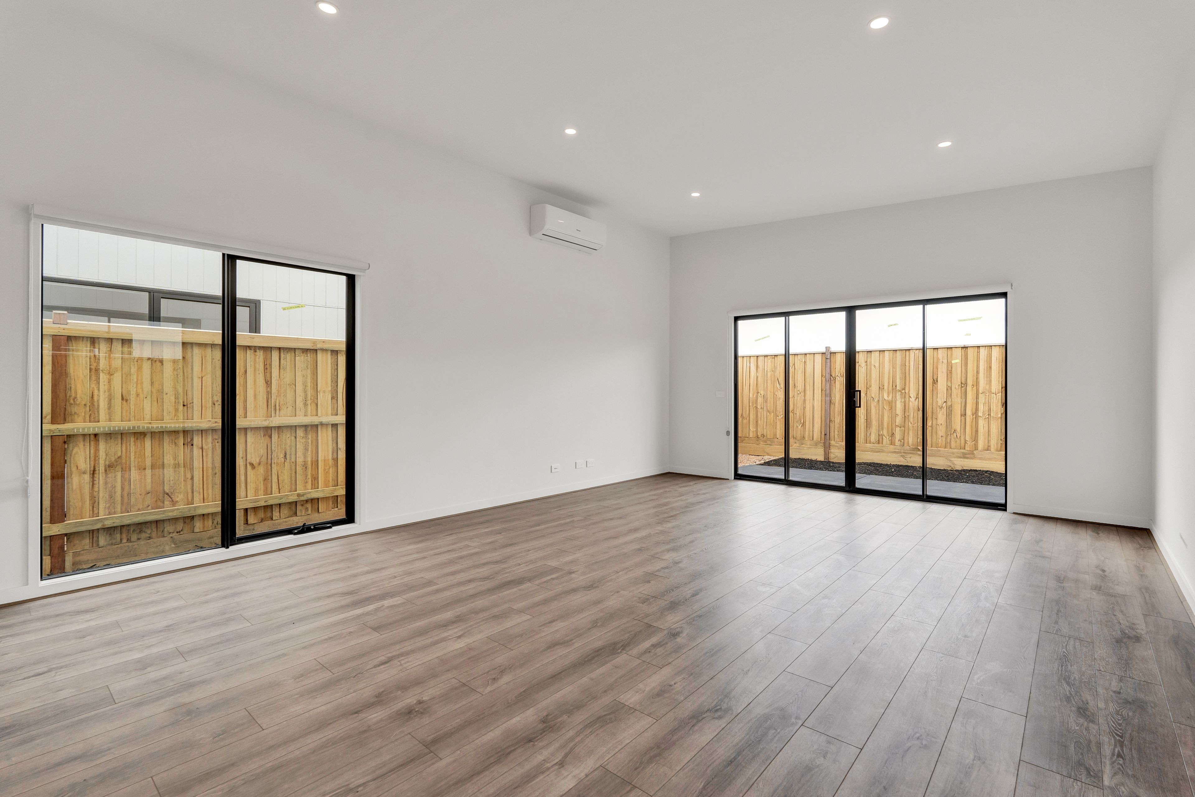 24 Carlingford Crescent, BONNIE BROOK, VIC 3335