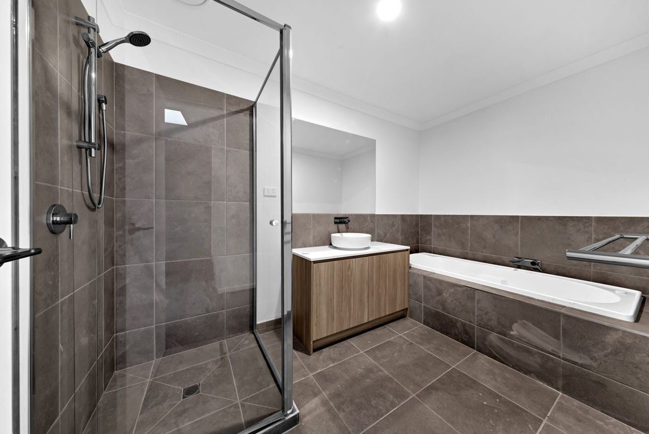 29 Bergamot Boulevard — photo 11 of 14
