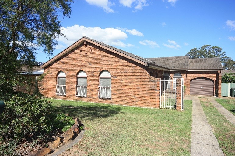 8 Livingstone Avenue, Ingleburn, NSW 2565