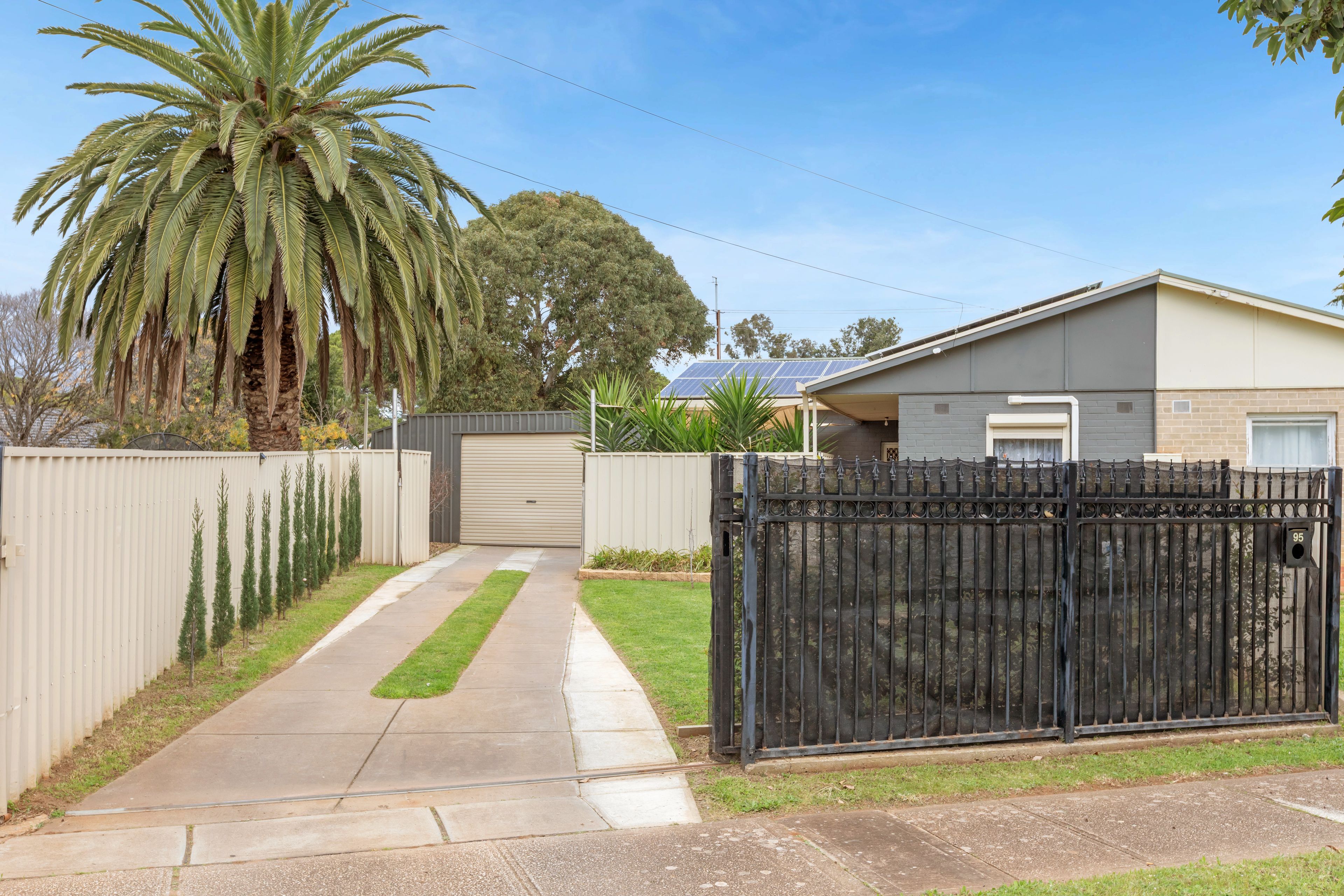 95 Willison Road — photo 3 of 25