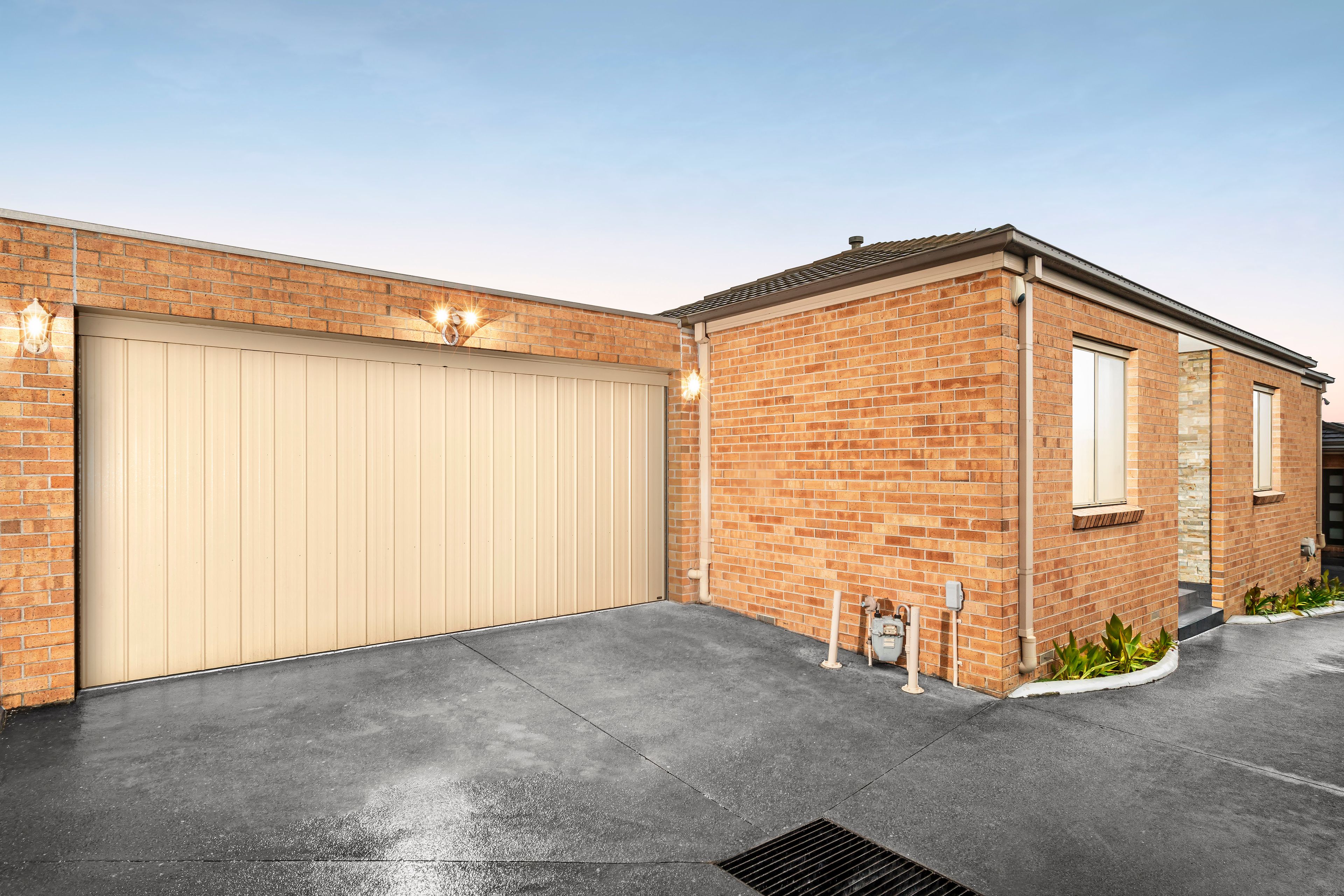 2 Manoon Road, Clayton South VIC 3169