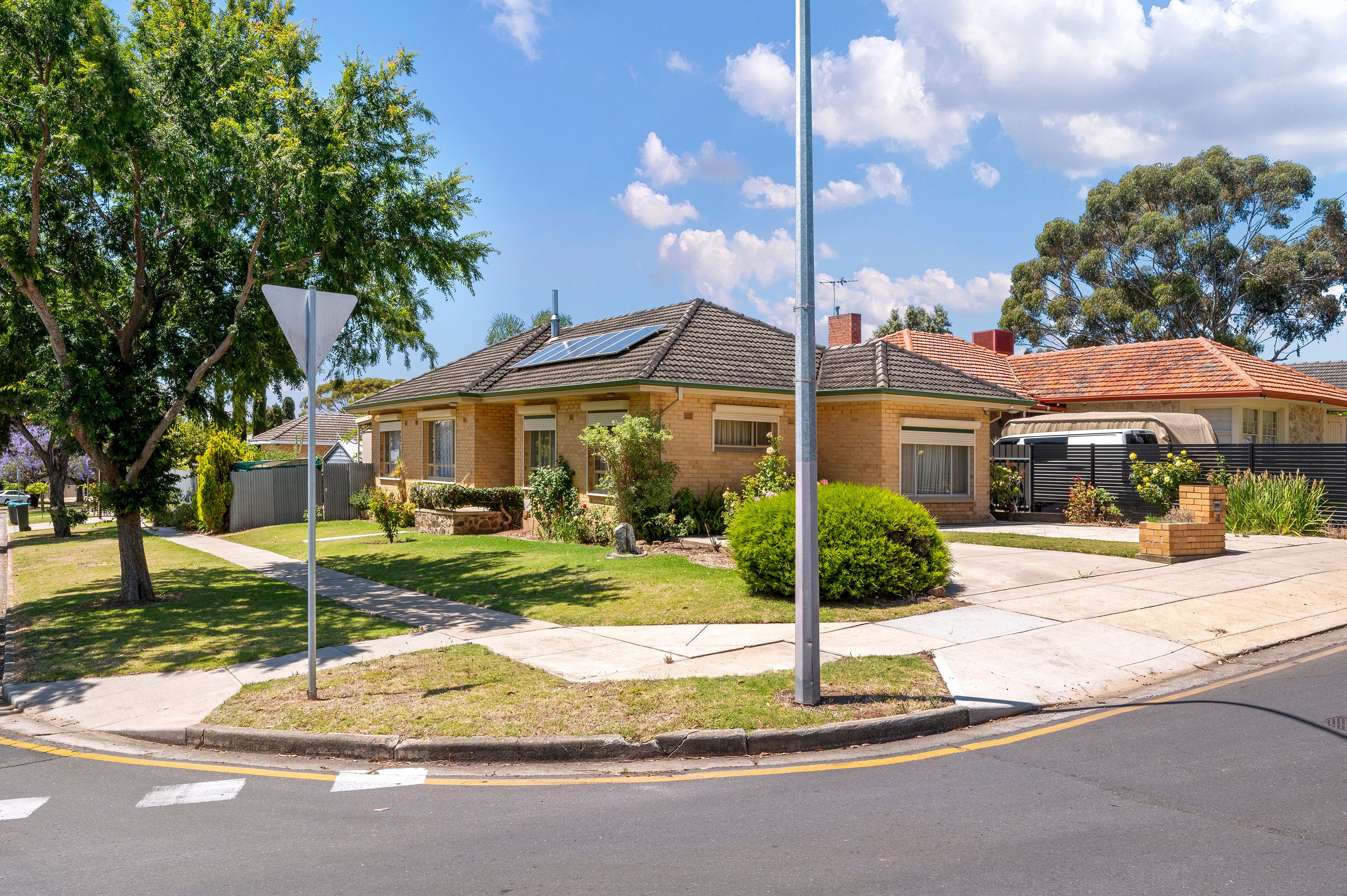 18 Walton Avenue, Clearview, SA 5085