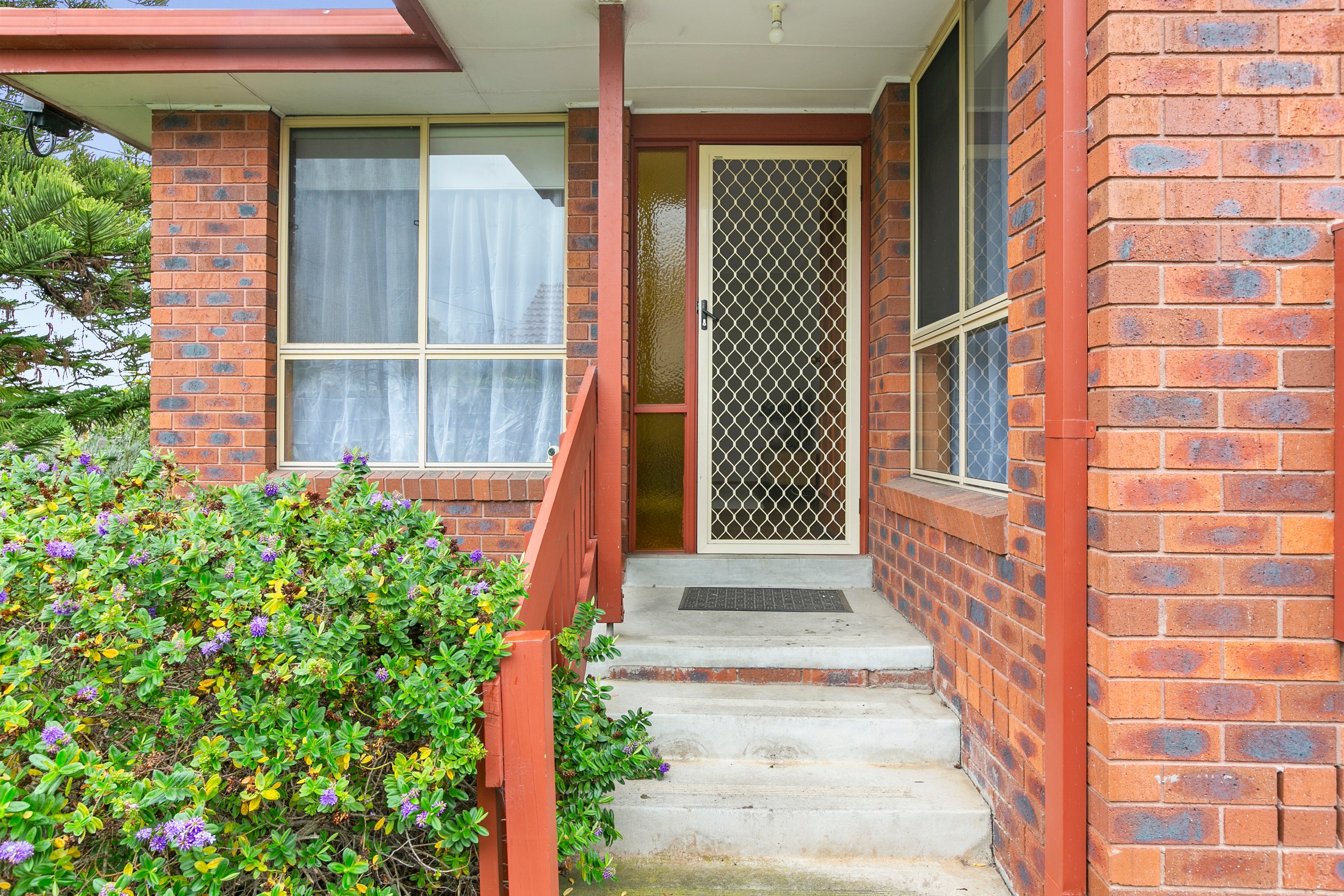 1/128 Purinuan Road, Reservoir, VIC 3073