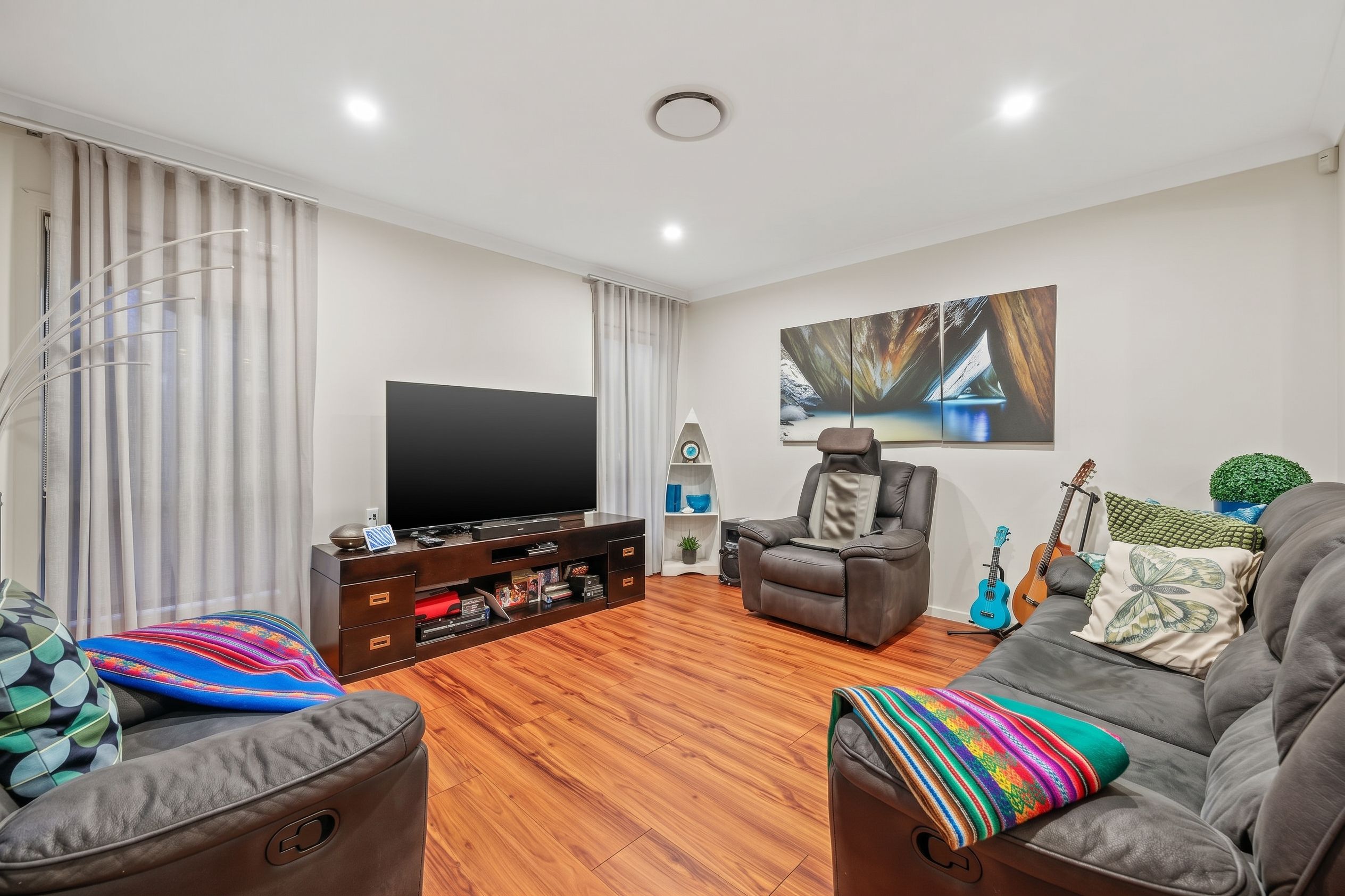 Immaculately Designed, Spacious Family Home on a Generous 416 sqm Block Of Land! — photo 6 of 17