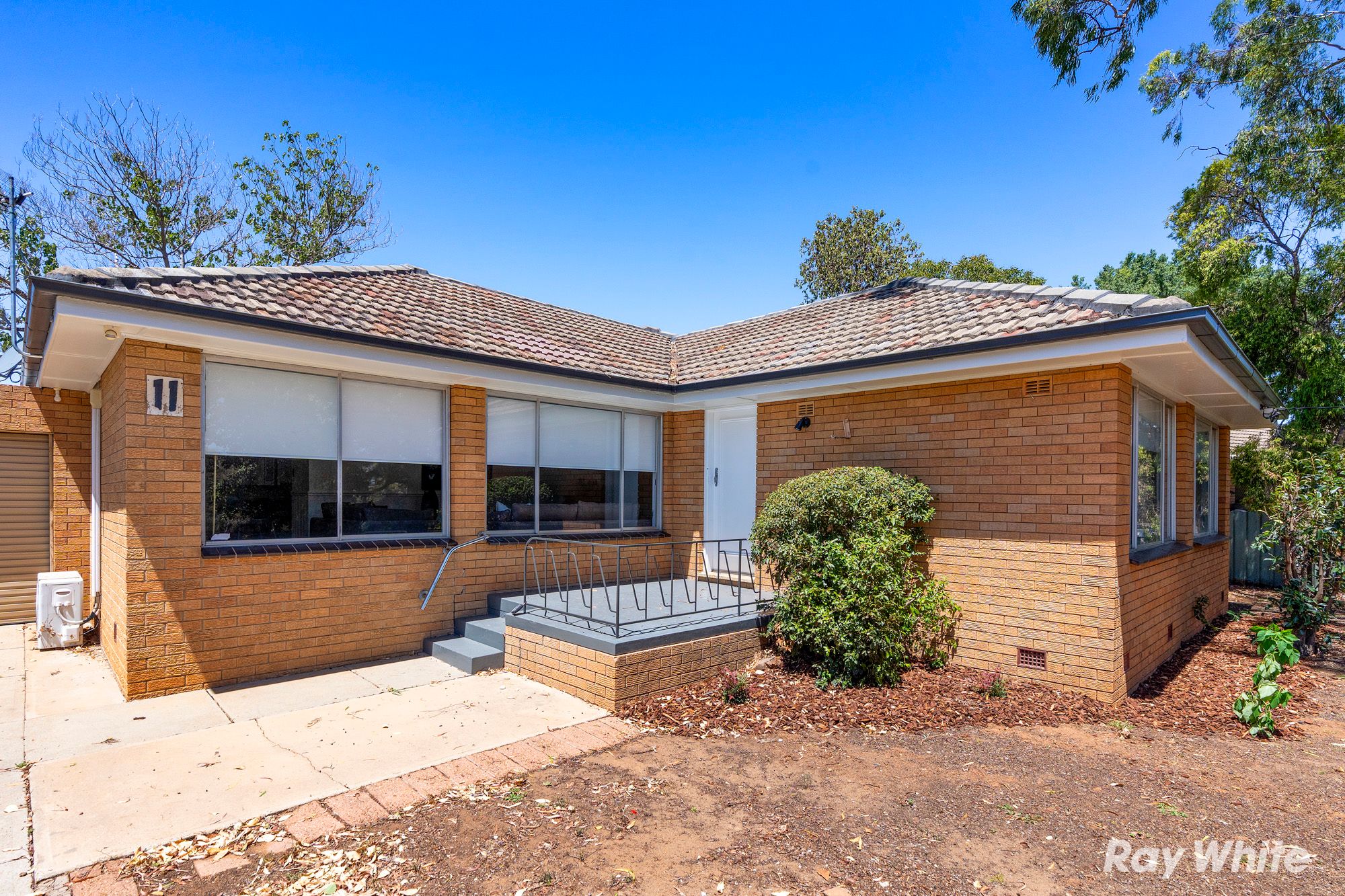 11 Holloway Street, Tolland NSW 2650
