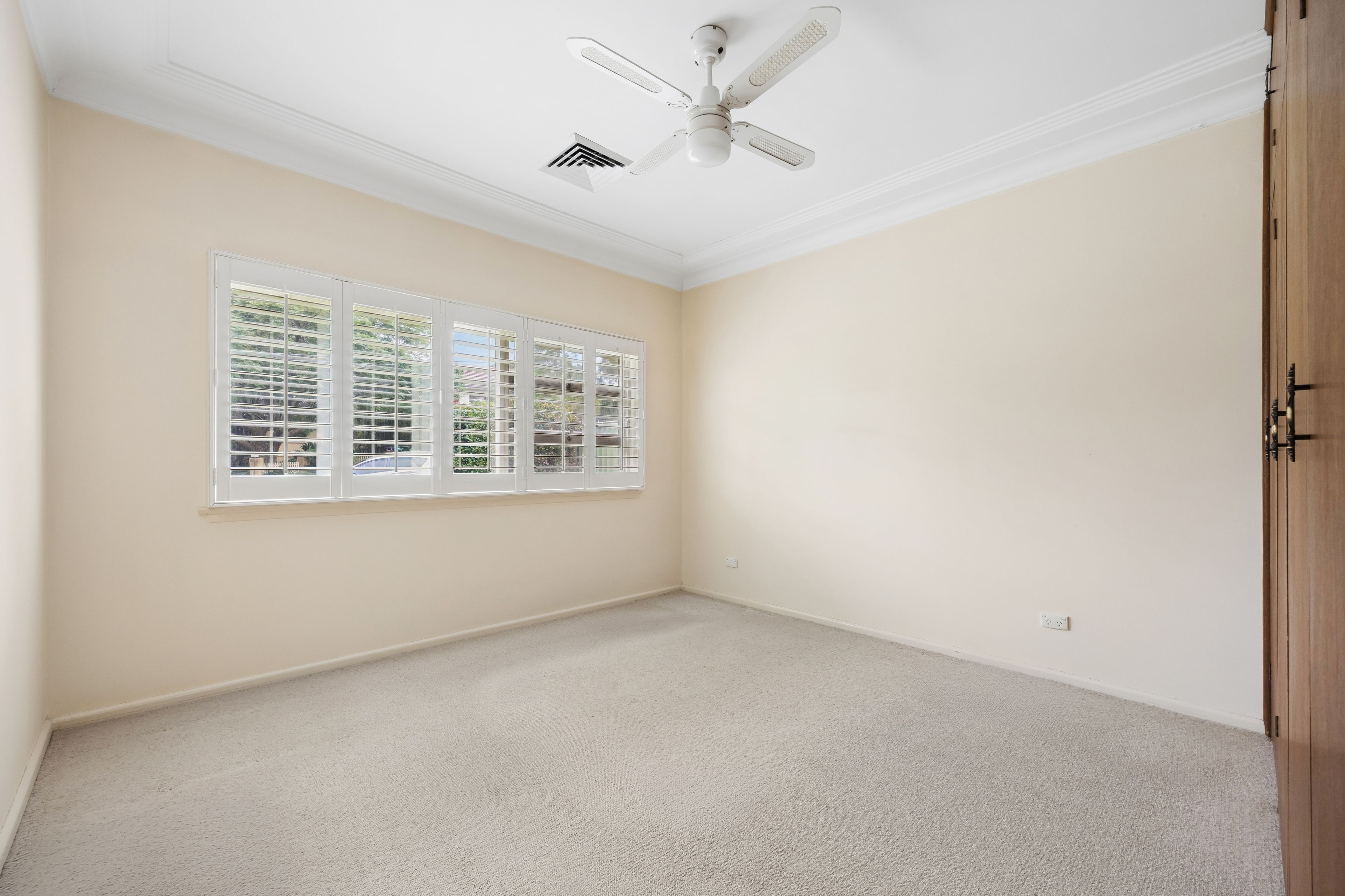 6 Livingstone Avenue — photo 3 of 11