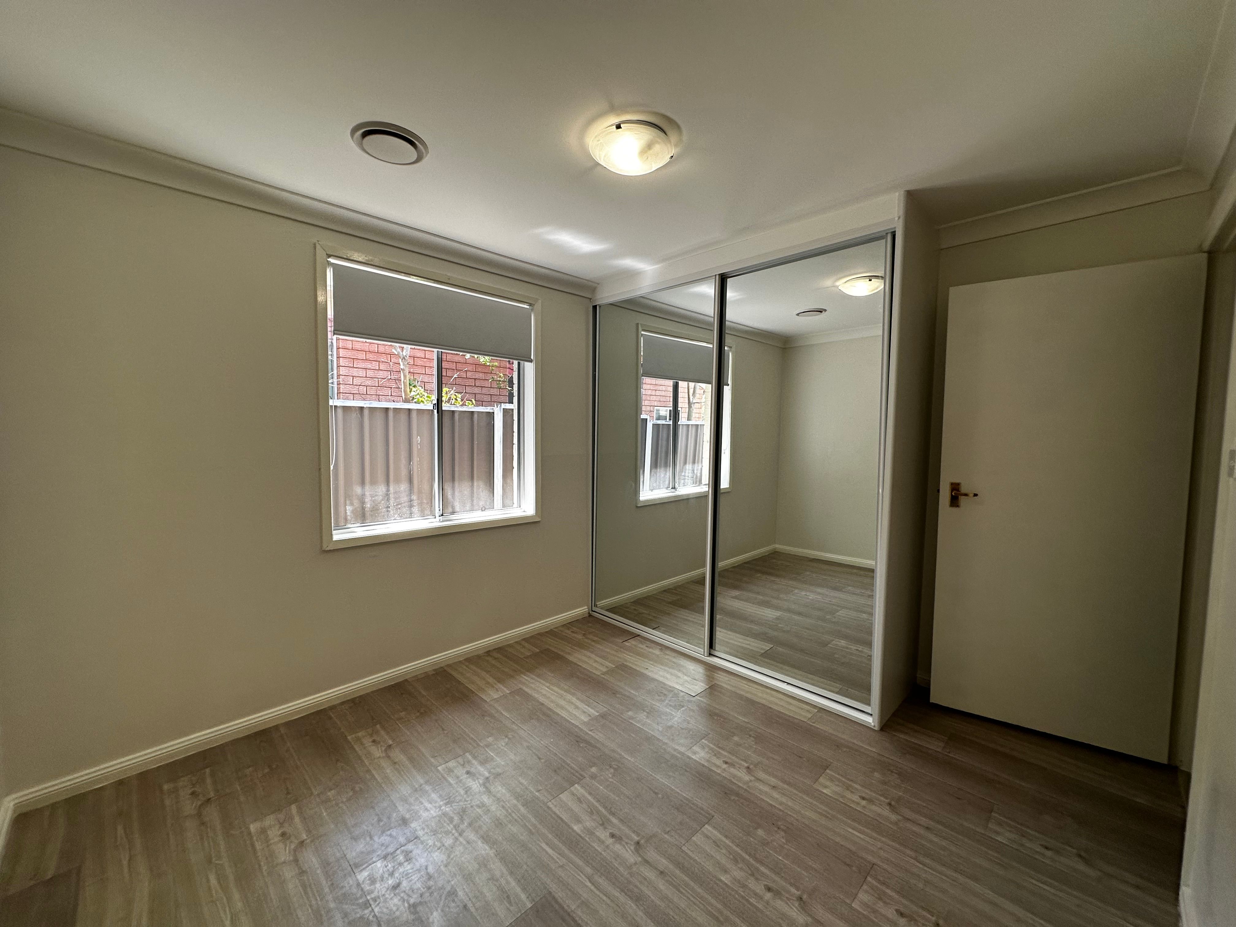 16 Hennesy Crescent — photo 8 of 11