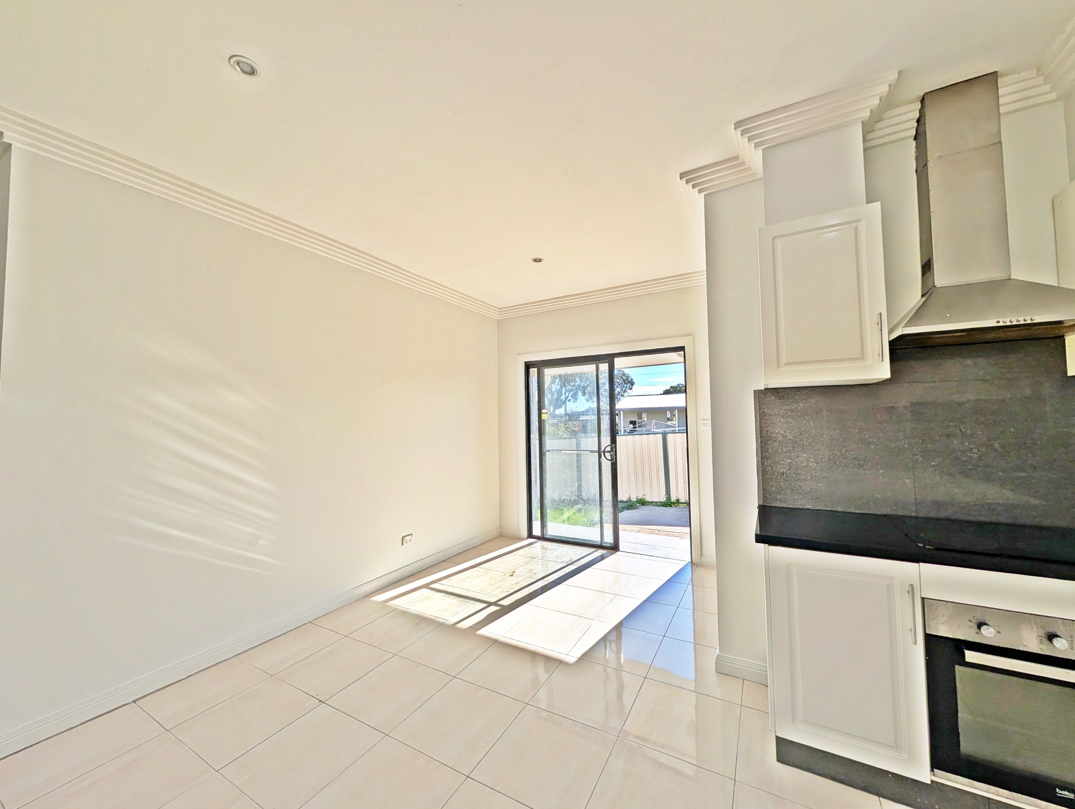 24 Sutherland Street — photo 9 of 13