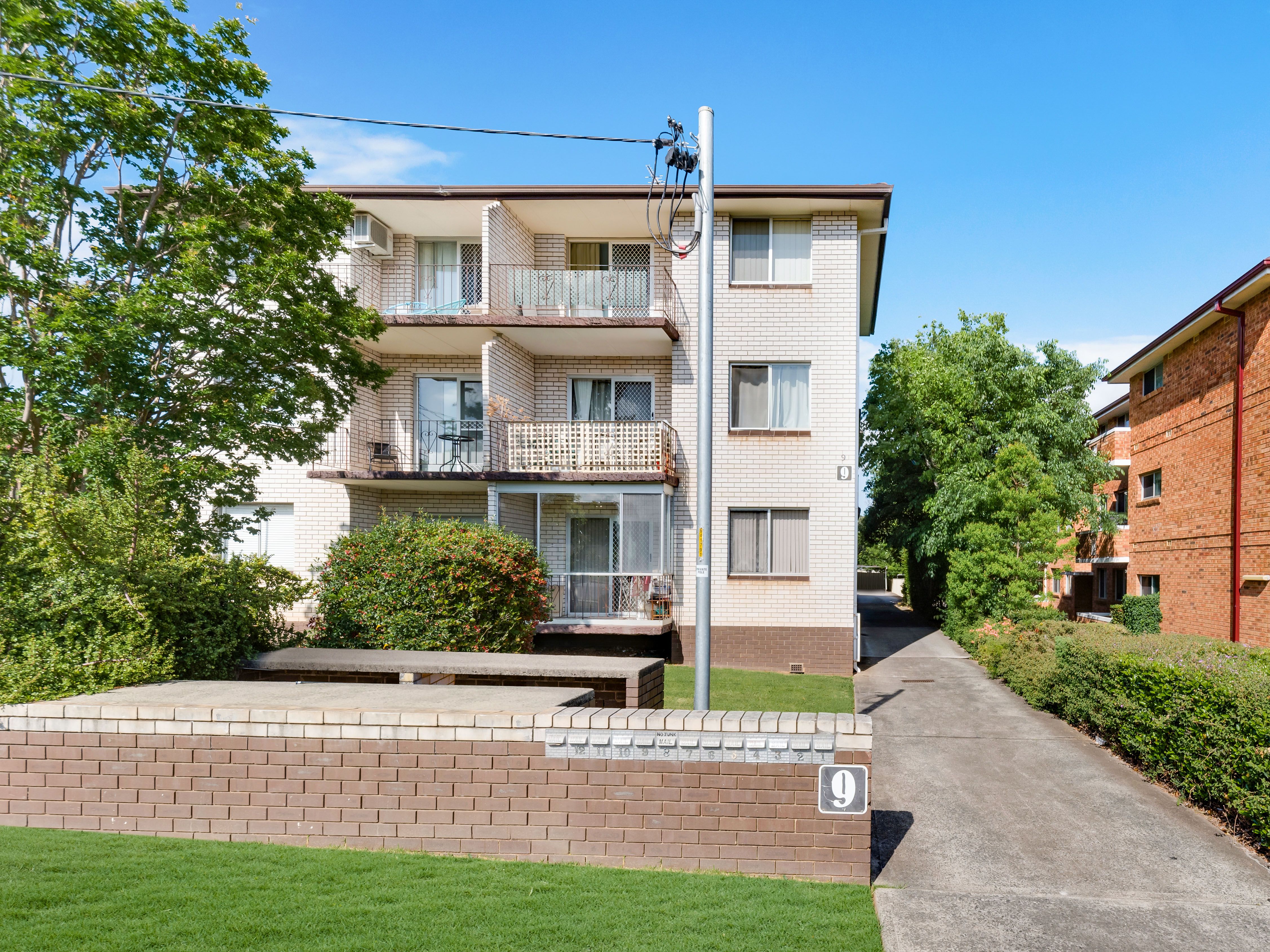 2/9 Reddall Street, Campbelltown NSW 2560