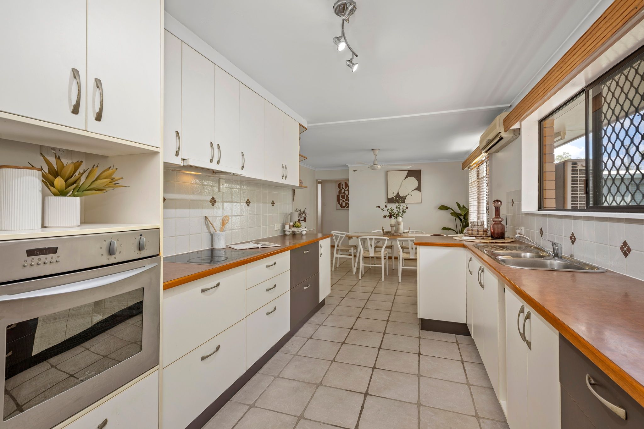 37 Casuarina Drive — photo 4 of 17