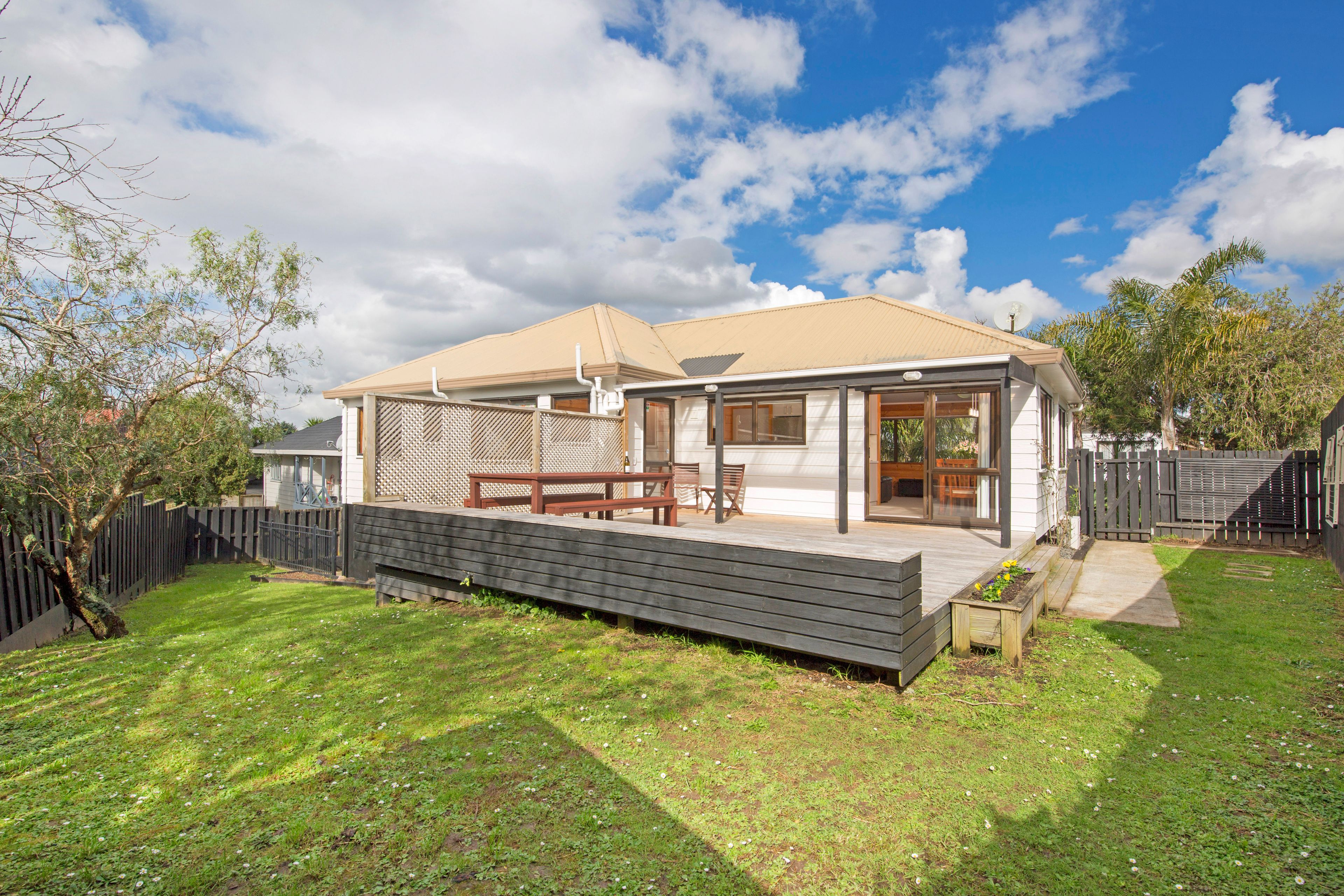 1/134 Bradbury Road, Botany Downs, Manukau City