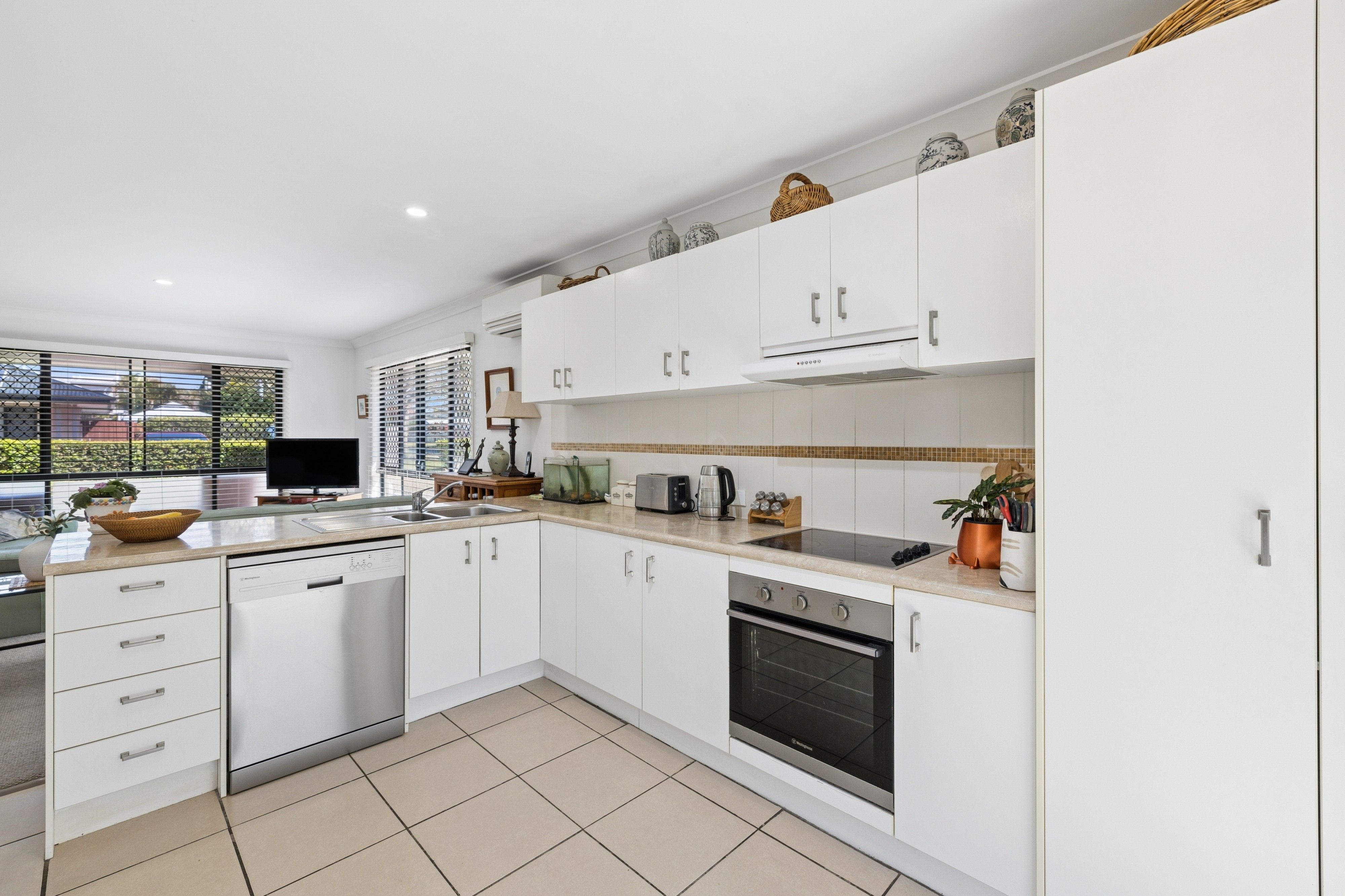 3/5-7 Bramble Street — photo 3 of 16