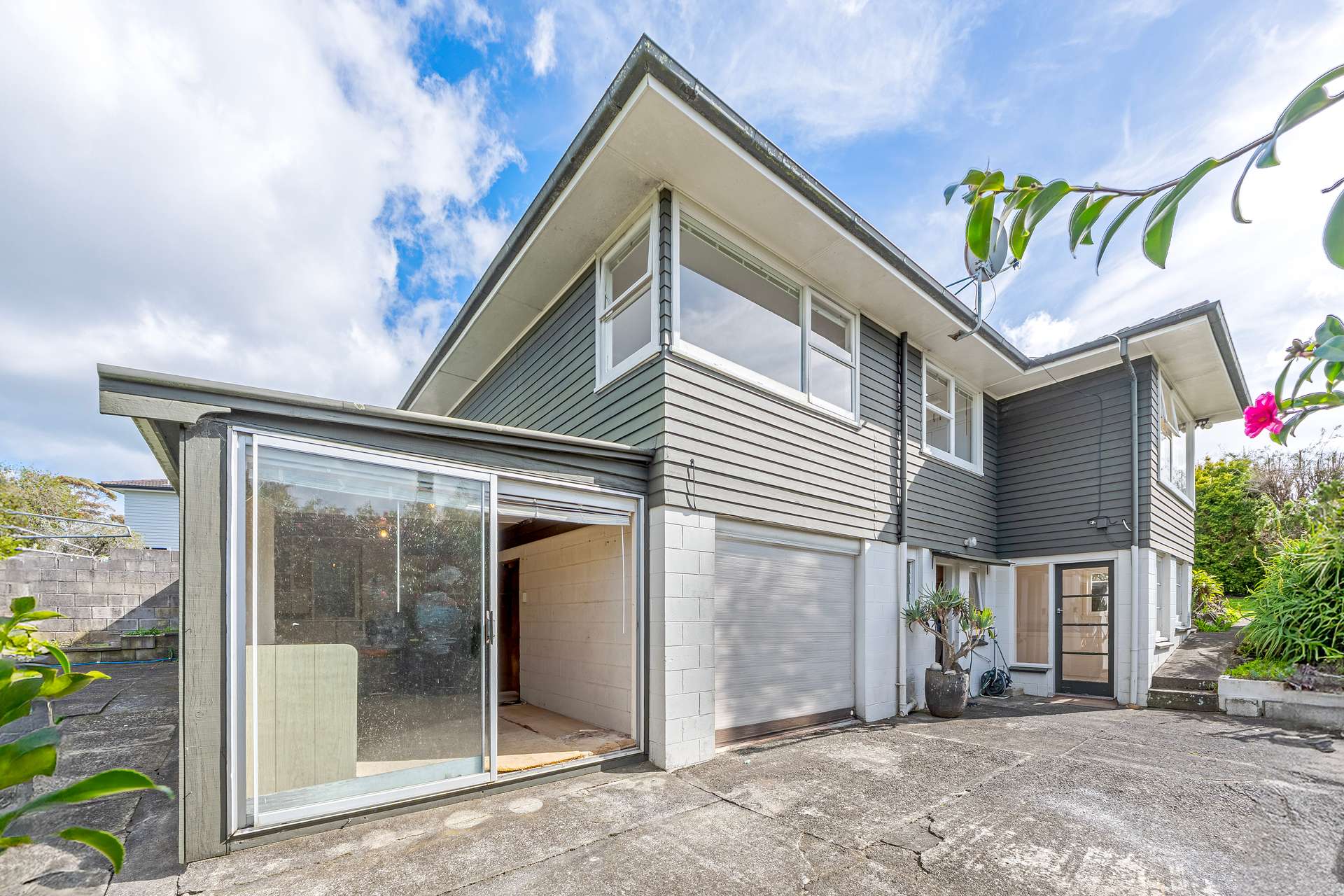 63 Advene Road photo 2