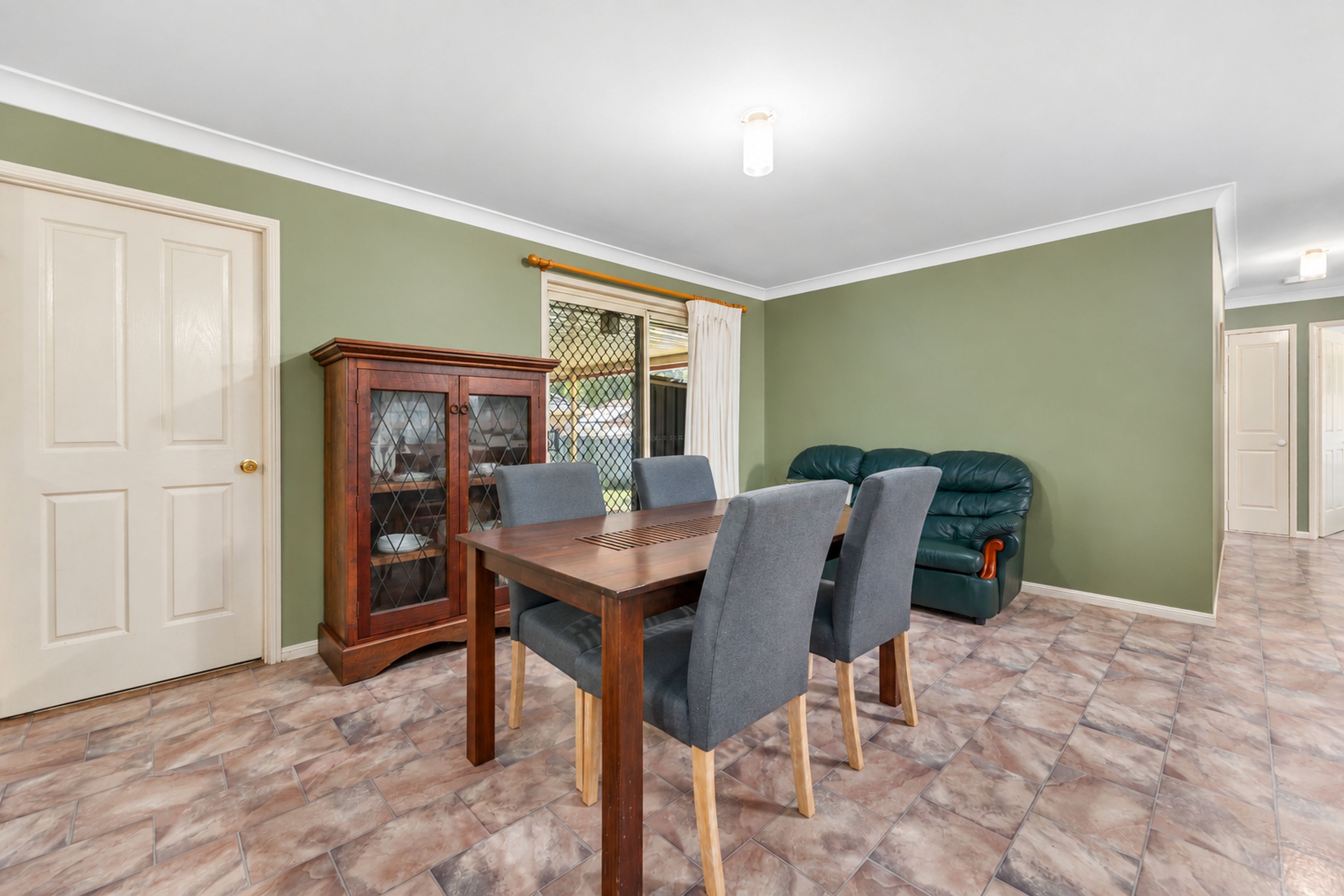 20 Kensington Court — photo 5 of 22