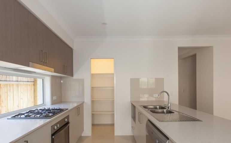 29 Mount Barney Crescent — photo 4 of 9