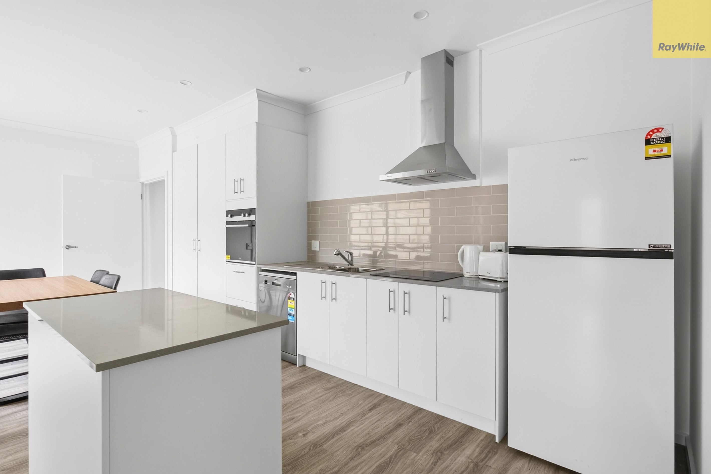 25 Valda Crescent — photo 4 of 16
