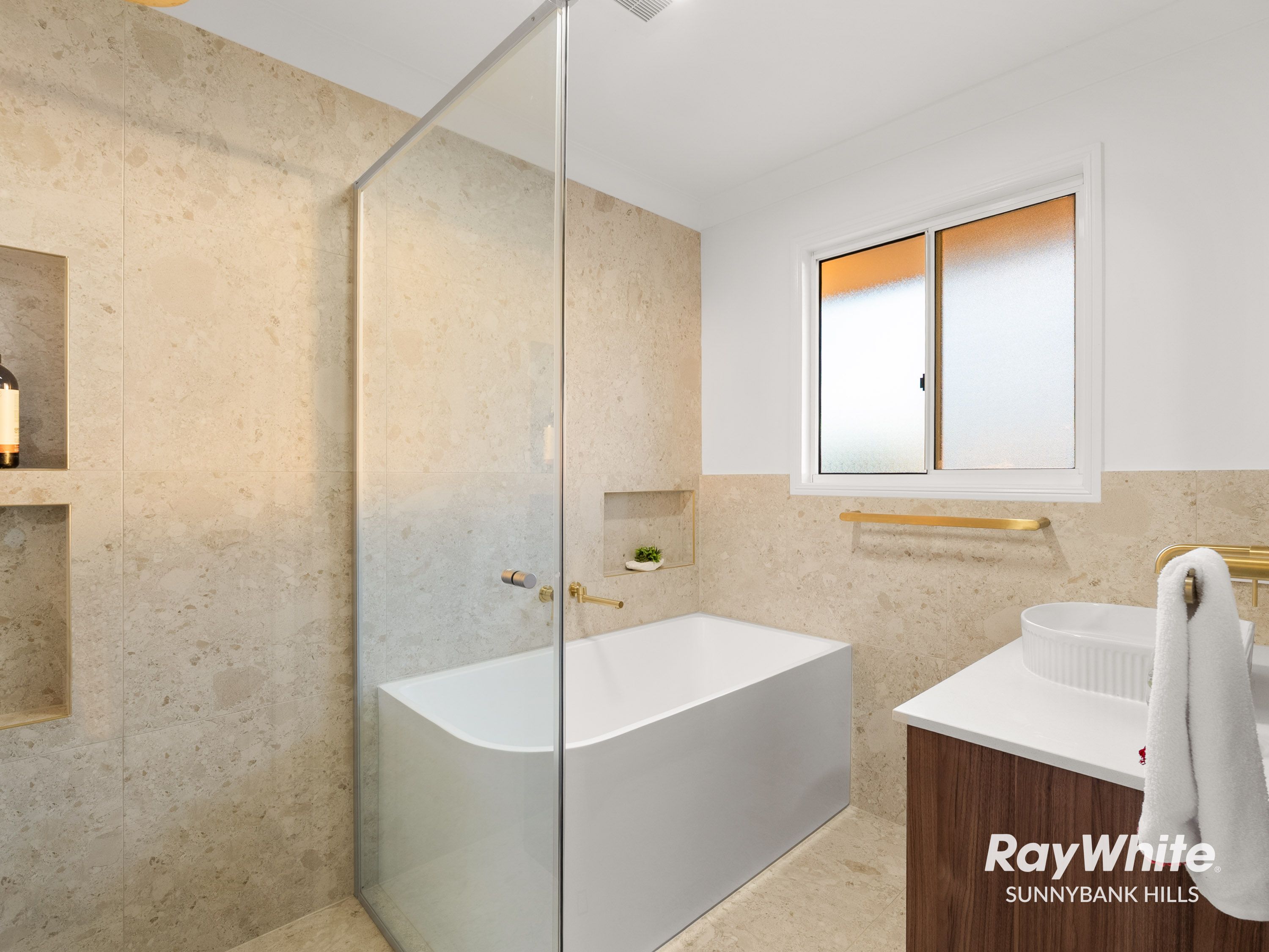 22 Cornell Close — photo 3 of 30
