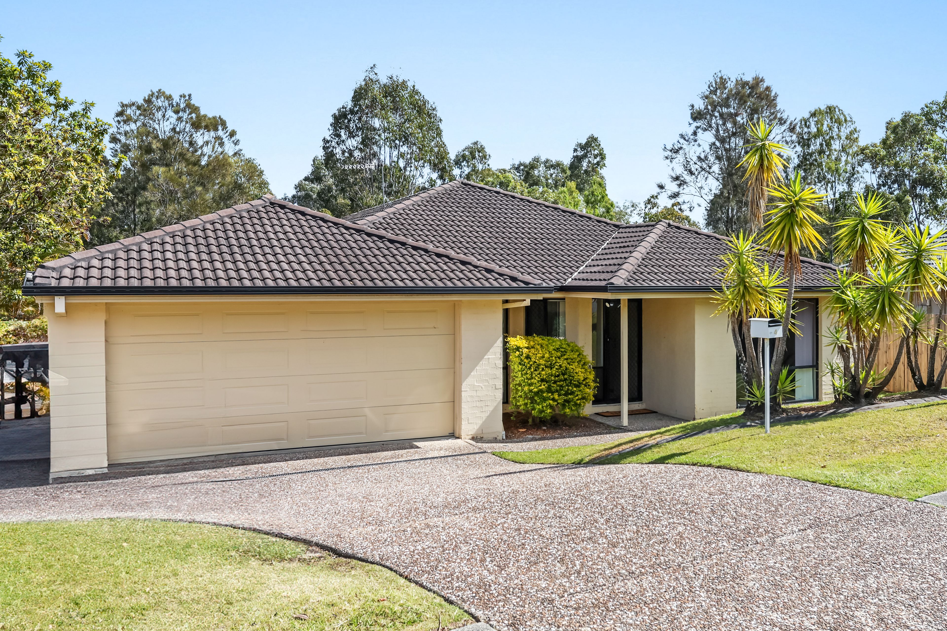 4 Angourie Crescent, Pacific Pines, QLD 4211