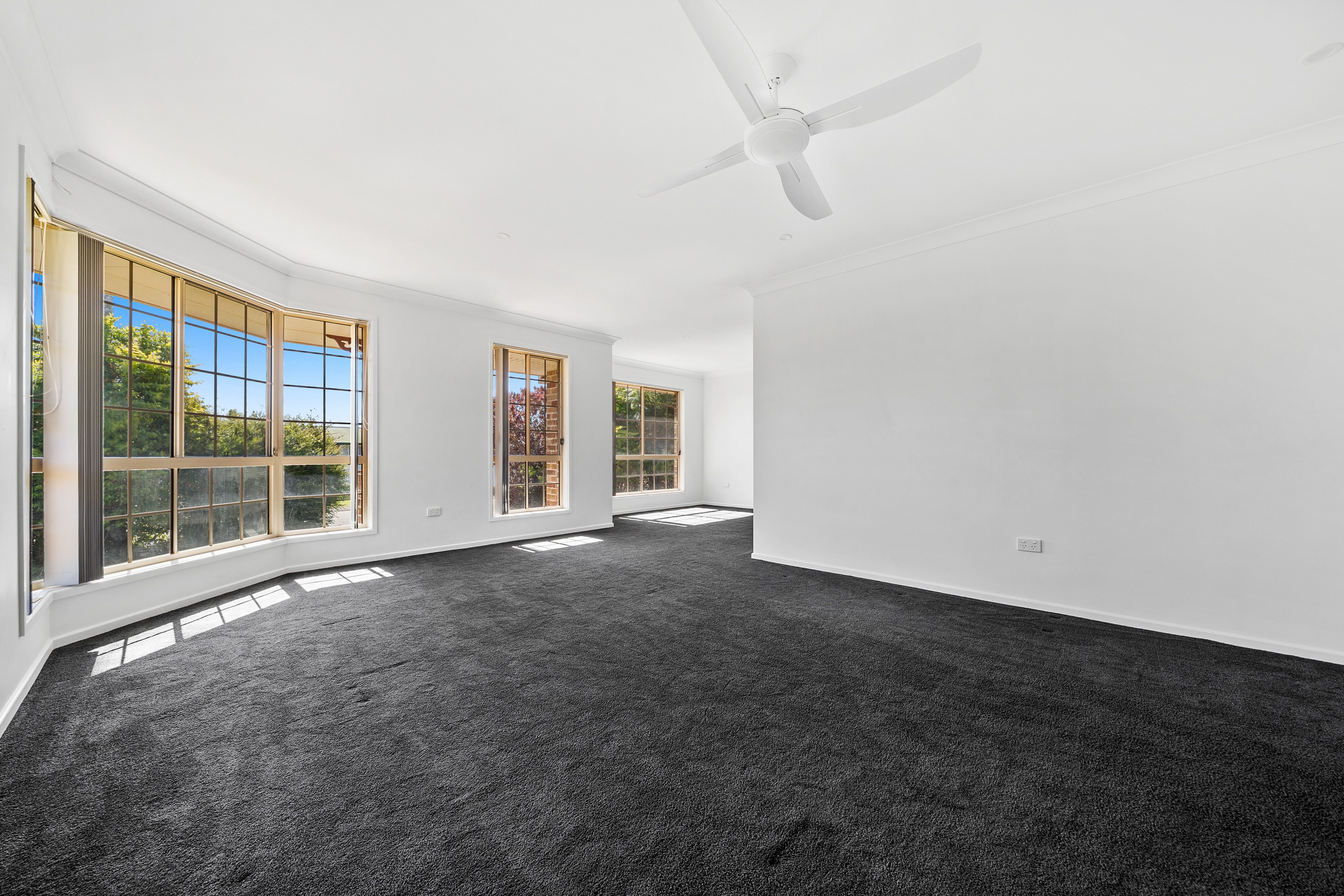 8 Courtney Place, Redland Bay, QLD 4165
