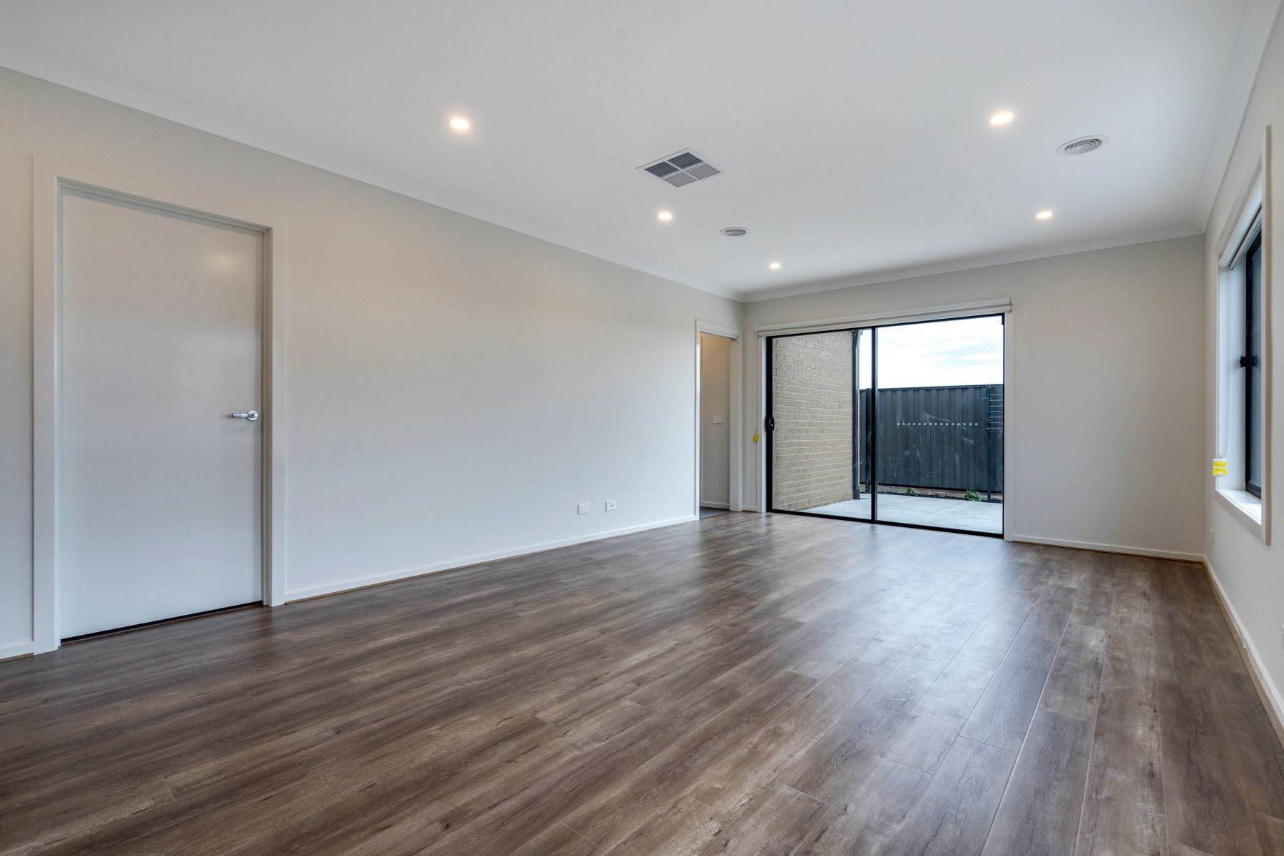 82 Molesworth Crescent, Donnybrook, VIC 3064