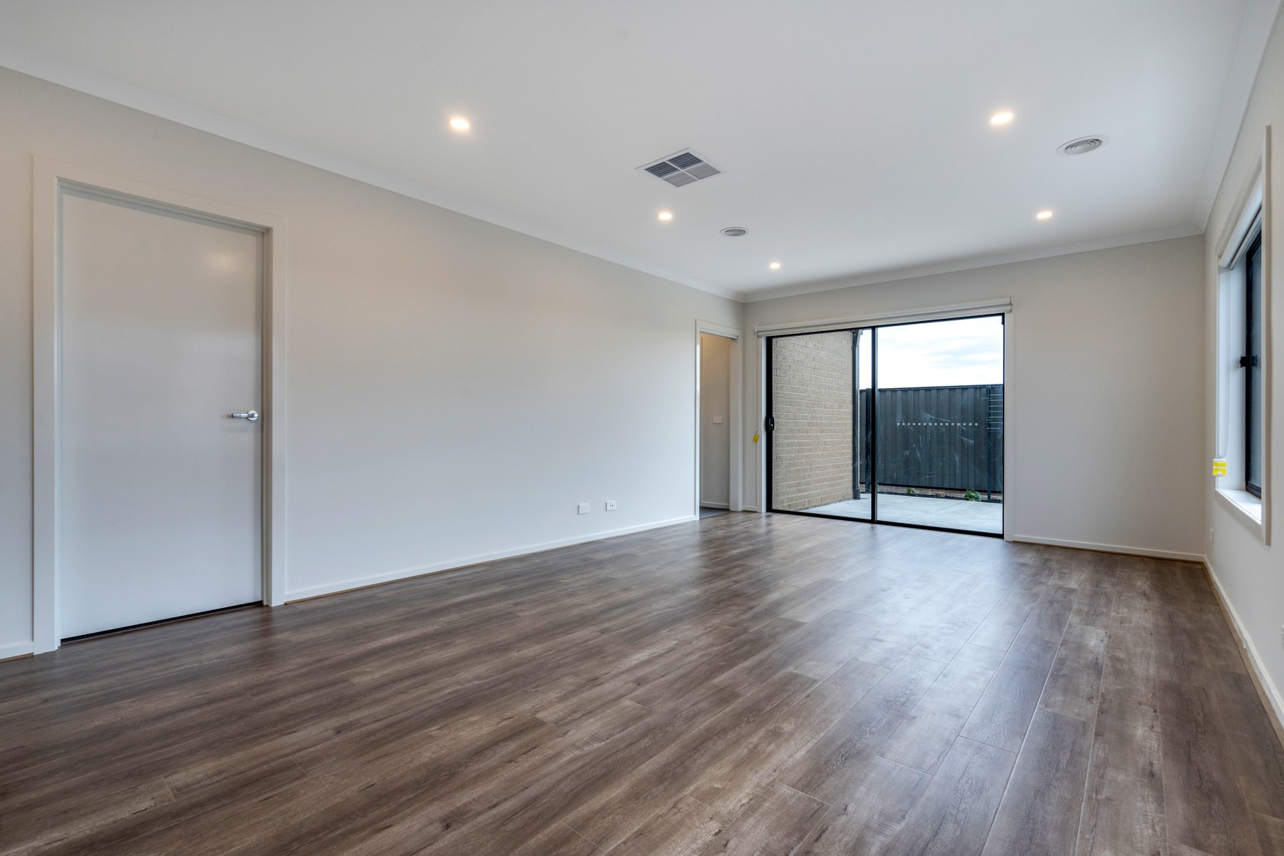 82 Molesworth Crescent, Donnybrook, VIC 3064
