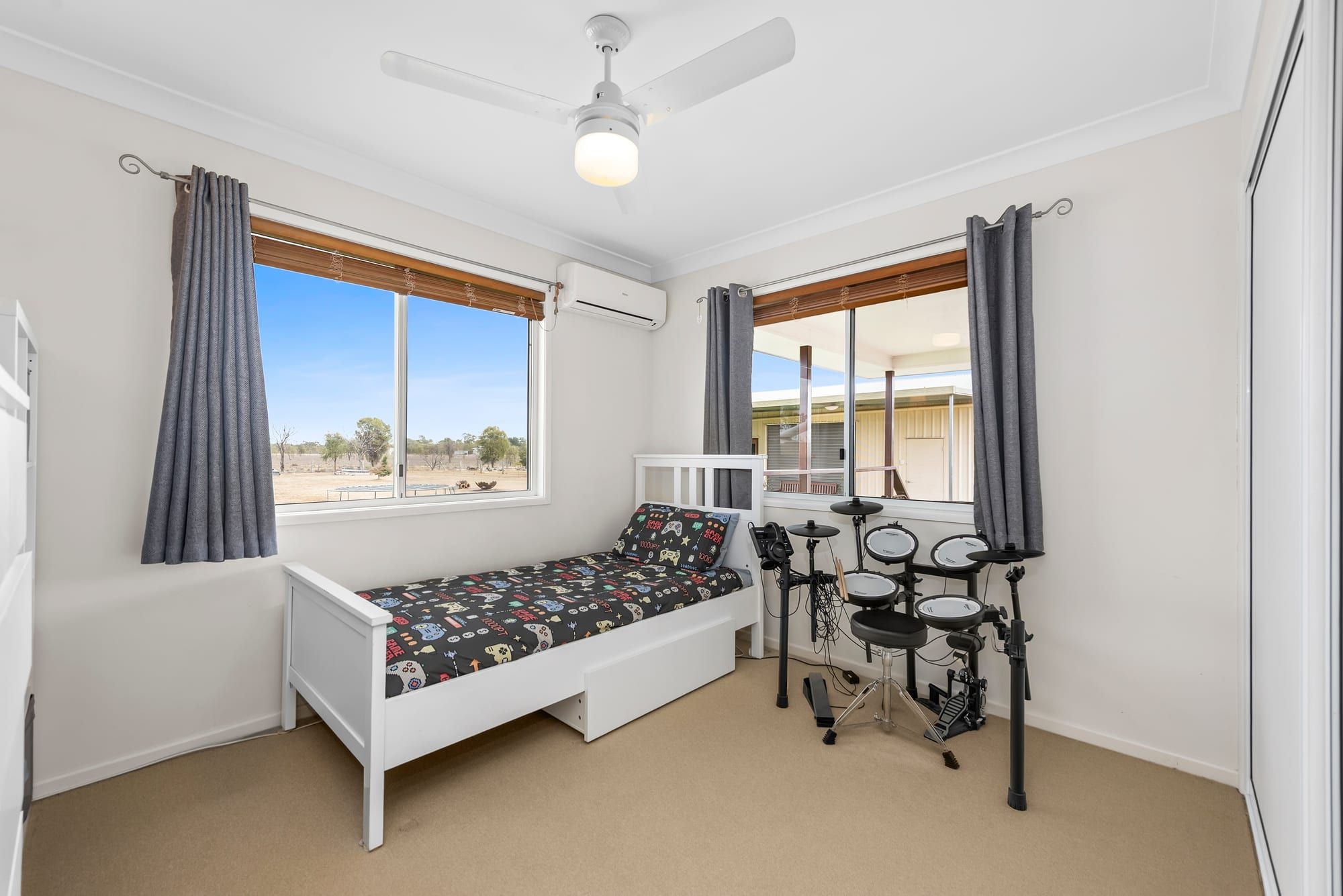 21 James Cook Drive — photo 10 of 17
